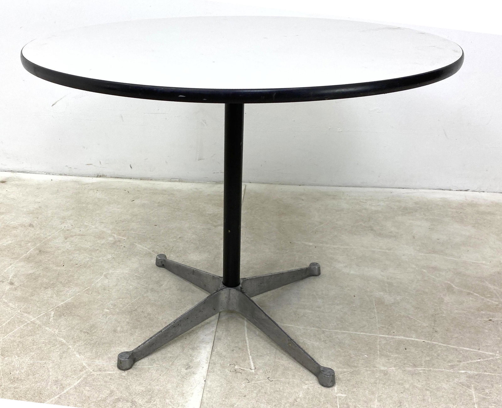 Herman Miller Round Cafe Dining Table.  White top 4 alu (1 of 6)