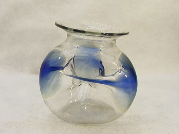 PETER BRAMHALL Interiors Vase with lip. Clear Art: PETER BRAMHALL Interiors Vase with lip. Clear Art Glass vase with blue internal decoration. Unsigned. 13-79 Dimensions: H: 8.25 inches: W: 8 inches Condition (General) Please contact us for a detailed