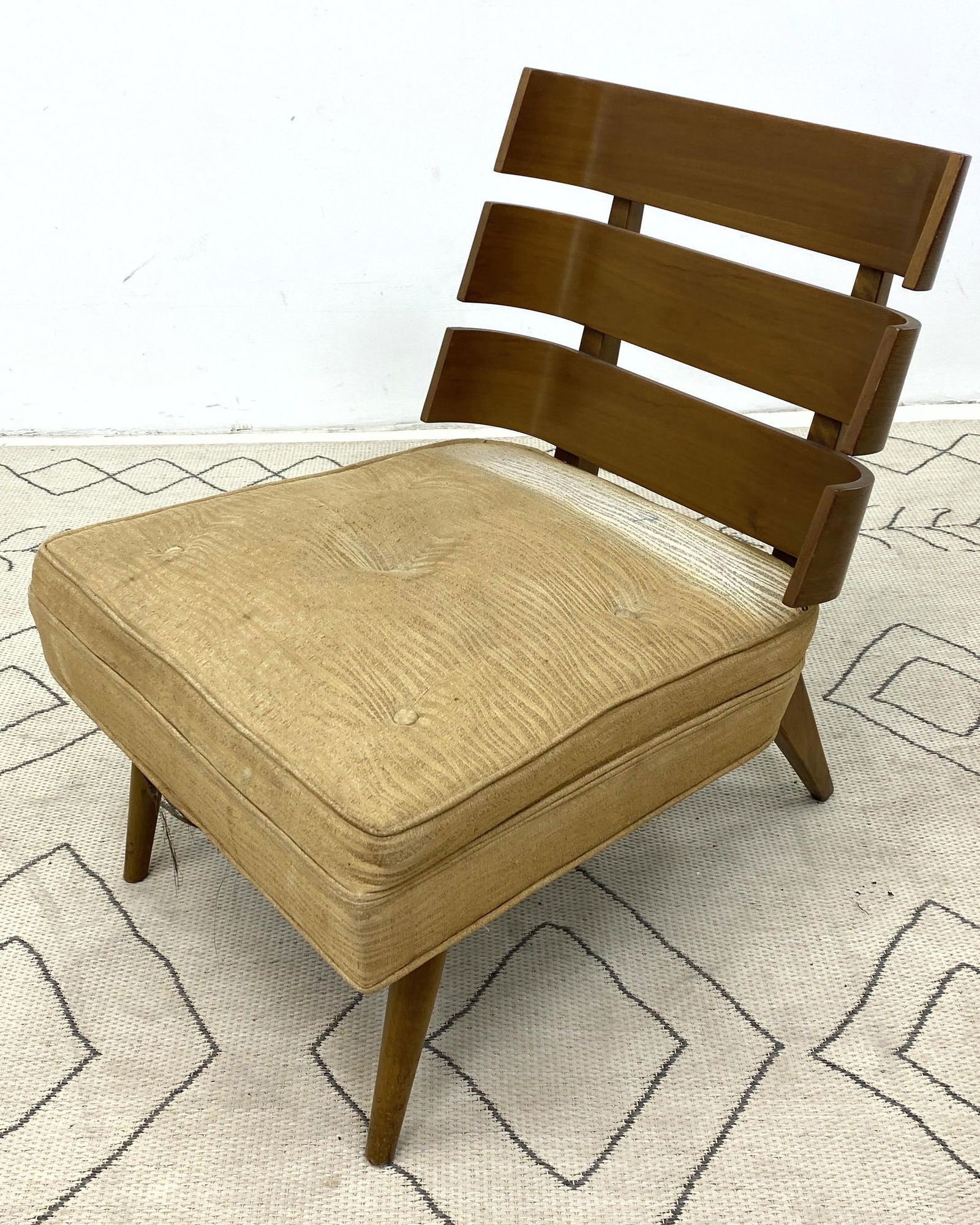 Rare Robsjohn Gibbings Lounge Chair with Curved Back. (1 of 9)