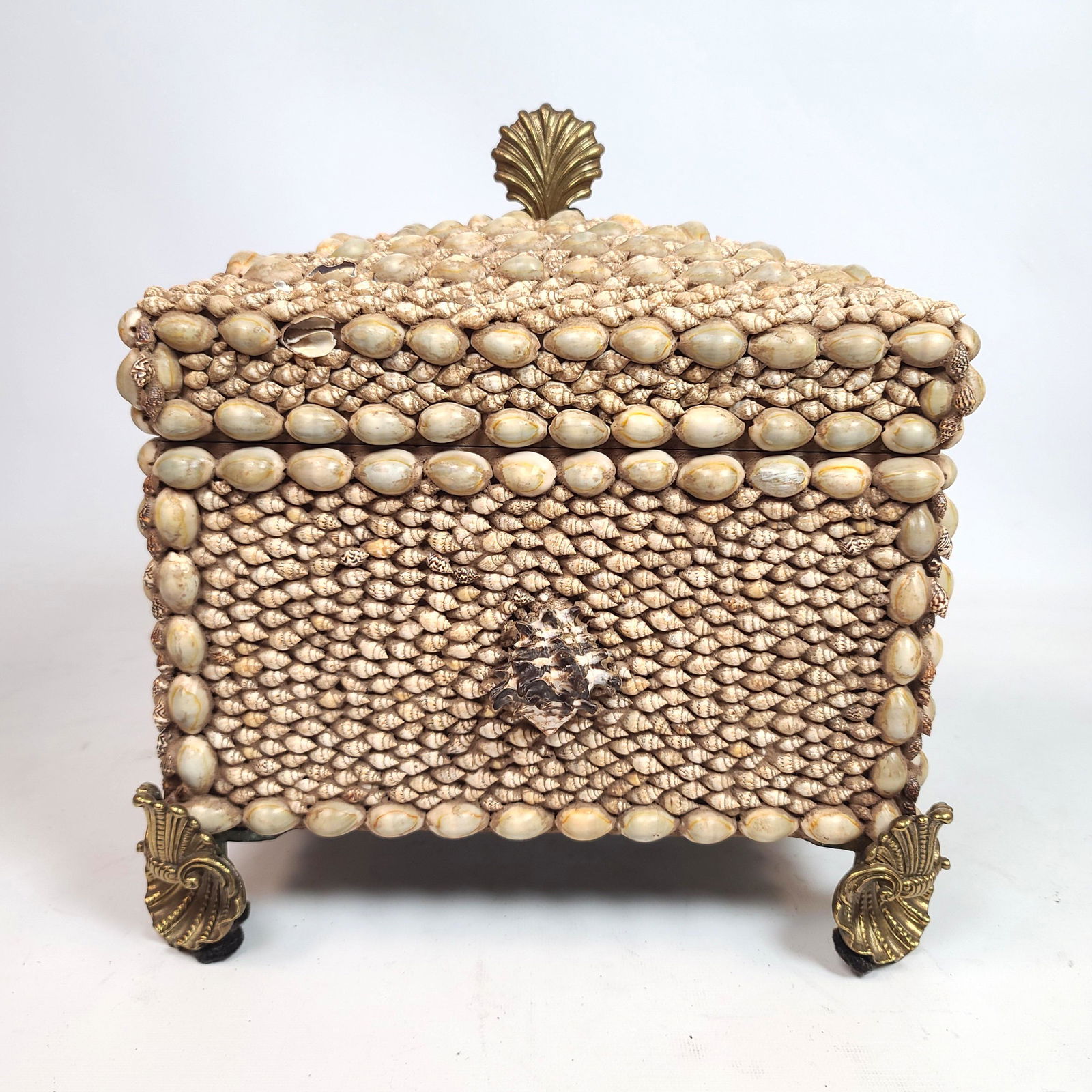 Maitland Smith Shell and Brass Table Box. Decorator lid (1 of 10)