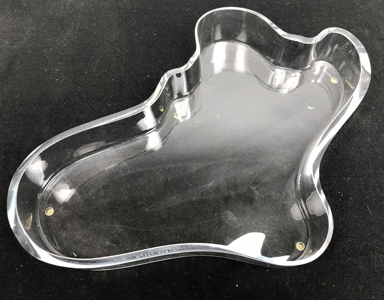 ALVAR AALTO for Iittala Modernist Organic Glass Dish. S: ALVAR AALTO for Iittala Modernist Organic Glass Dish. Signed Alvar Aalto 227/1996-- Dimensions: H: 2.25 inches: W: 15 inches: D: 11 inches --- US Shipping charge: $35 Plus insurance at a rate of $1 pe