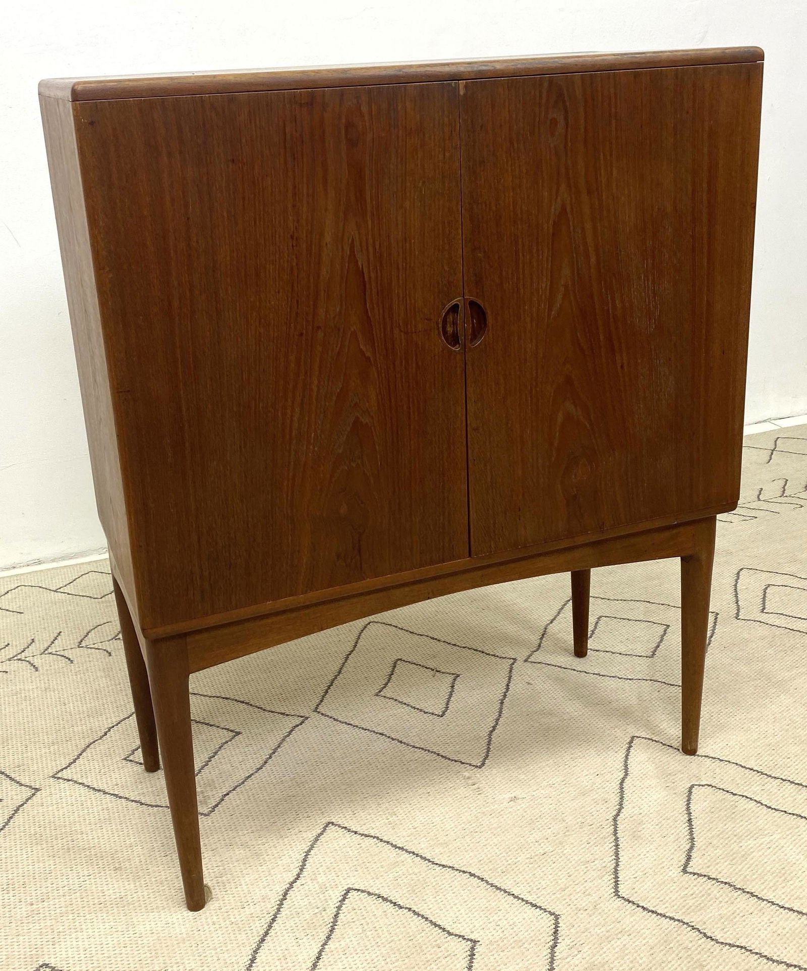 PETER HVIDT Danish Modern Teak Bar Cabinet Up on Legs. (1 of 15)