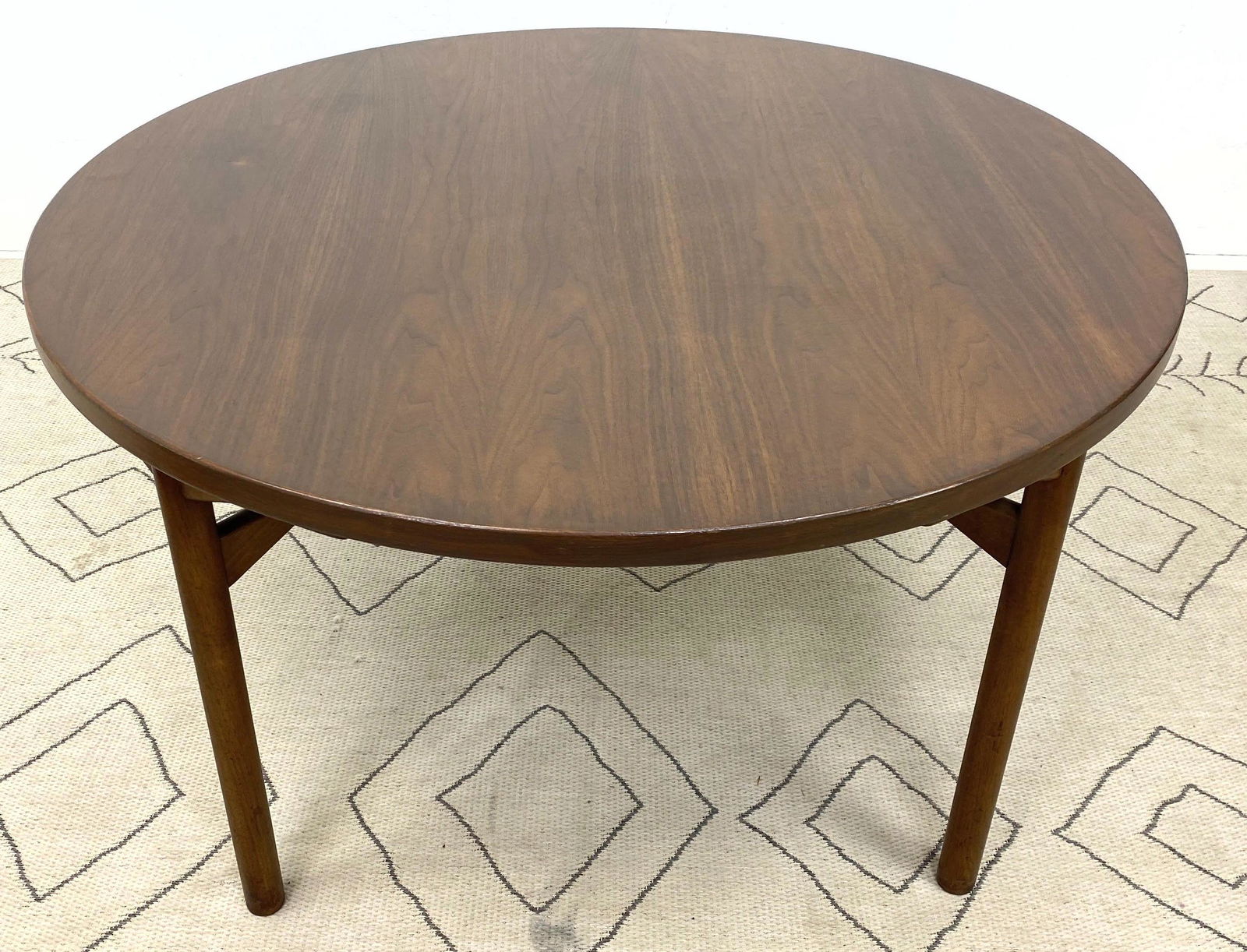 JENS RISOM Design Round Dining Table. Unique leg stretc (1 of 8)