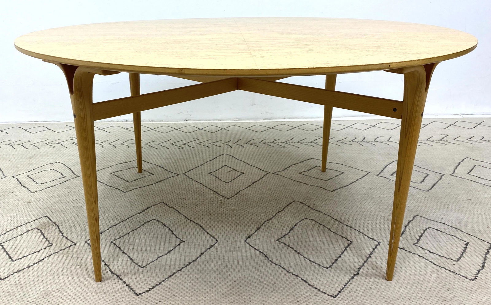 DUX BRUNO MATTHSSON Round Dining Table. Karelian Birch. (1 of 9)
