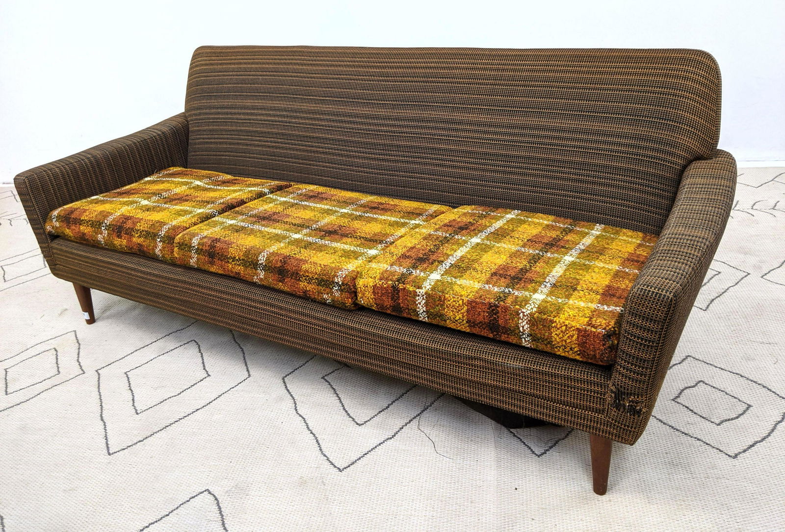 DUX Scandinavian Originals Sofa with Teak Legs. (1 of 9)