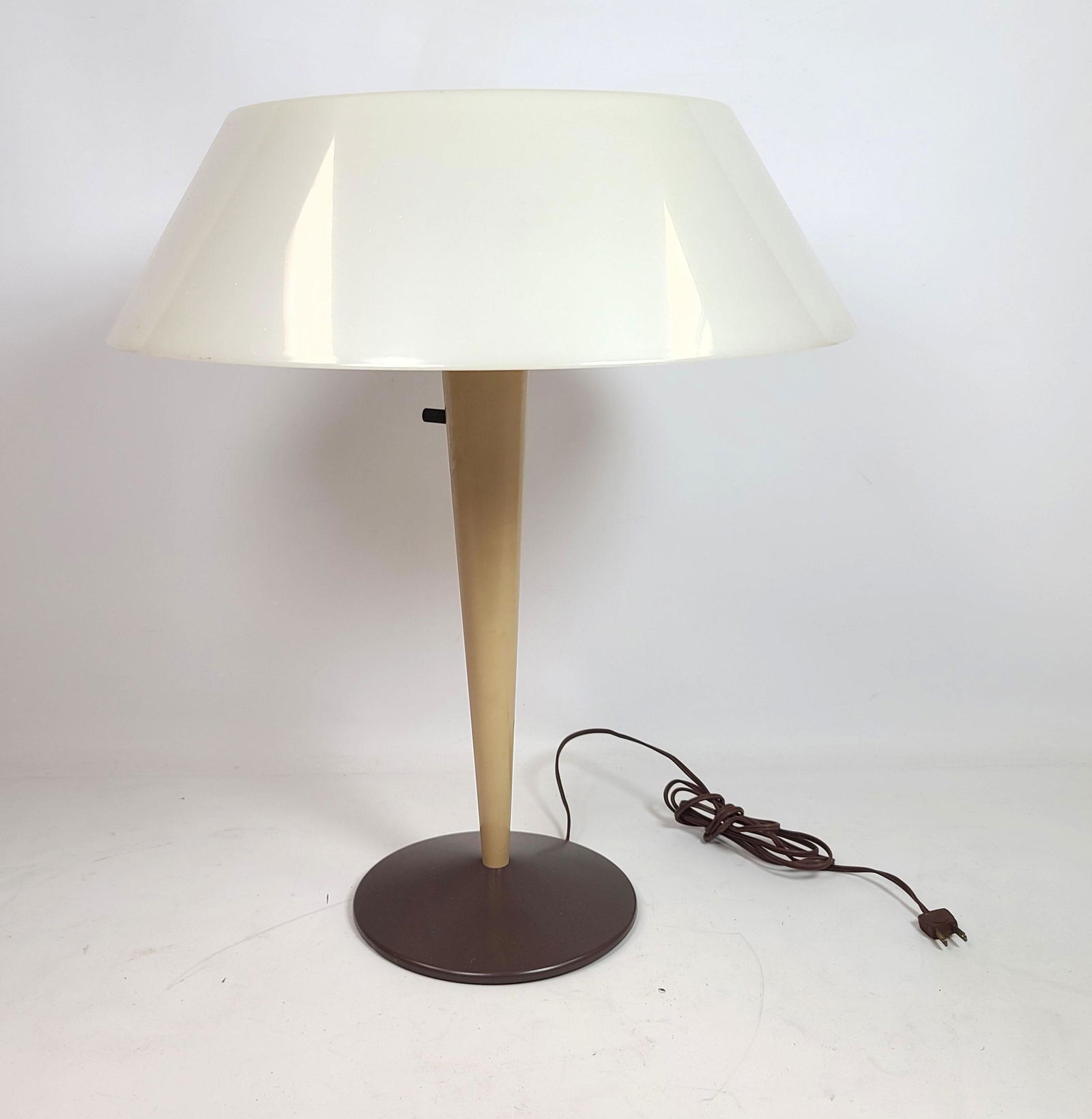 Mid Century Modern Plastic Table Lamp with Flared Shade (1 of 8)