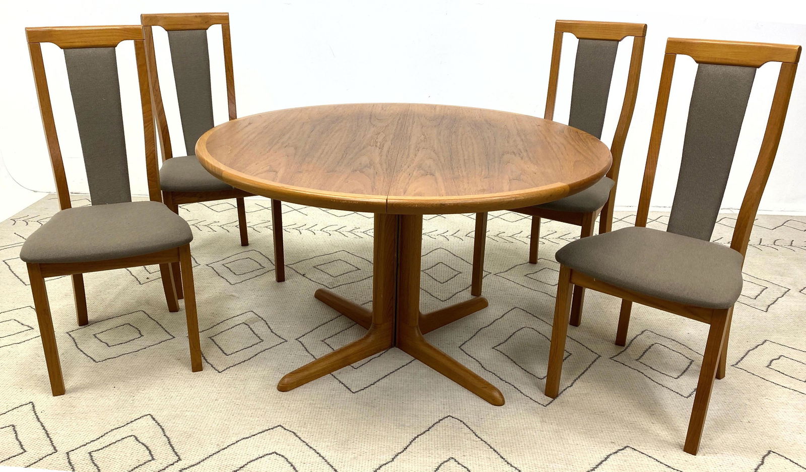 SKOVBY Danish Modern Teak Dining Set Table and 4 Tall C (1 of 10)