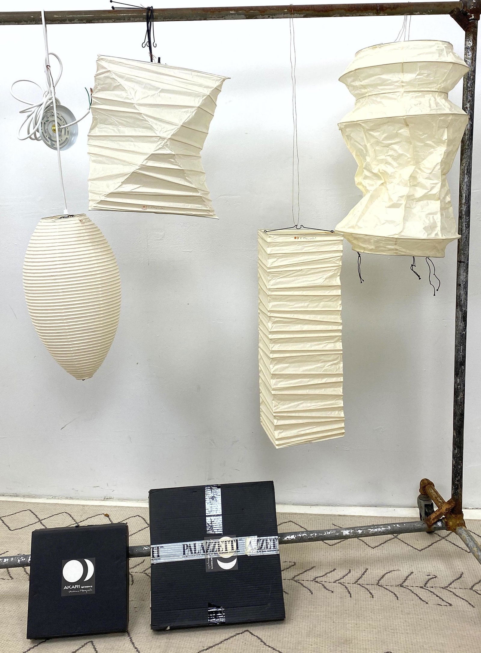 4 Large AKARI by NOGUCHI paper lanterns incl 2 boxes. (1 of 12)