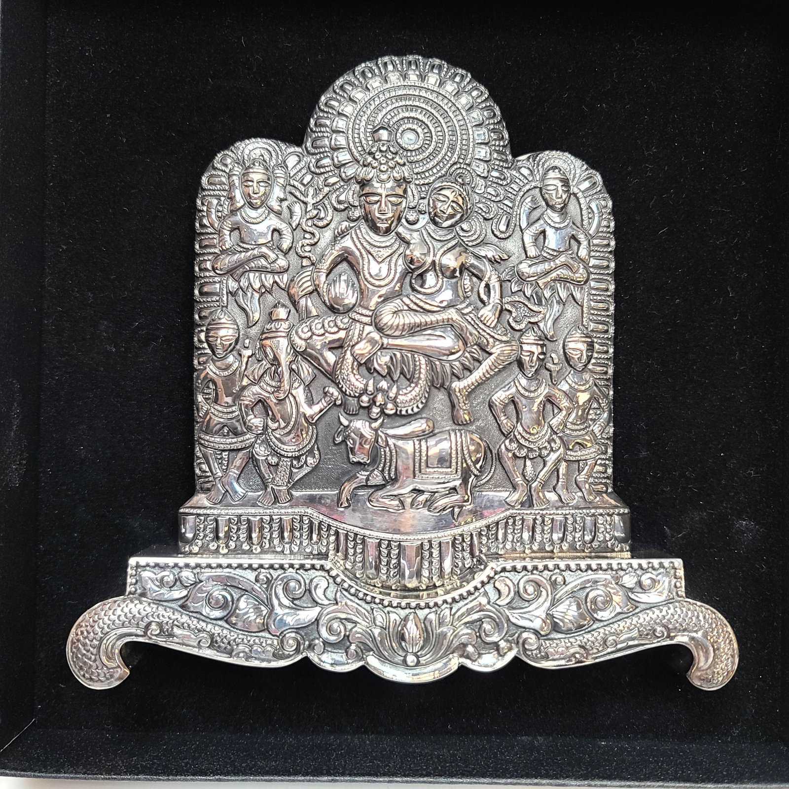 Boxed Sterling Hindu Placard Stand Altar. JOYCE SPIRO S: Boxed Sterling Hindu Placard Stand Altar. JOYCE SPIRO SARI PACIFIC HOTEL JAKARTA. Marked 925 on back.-- Dimensions: H: 6.5 inches--- Weight: 12.89 Troy ozs. ---- ---