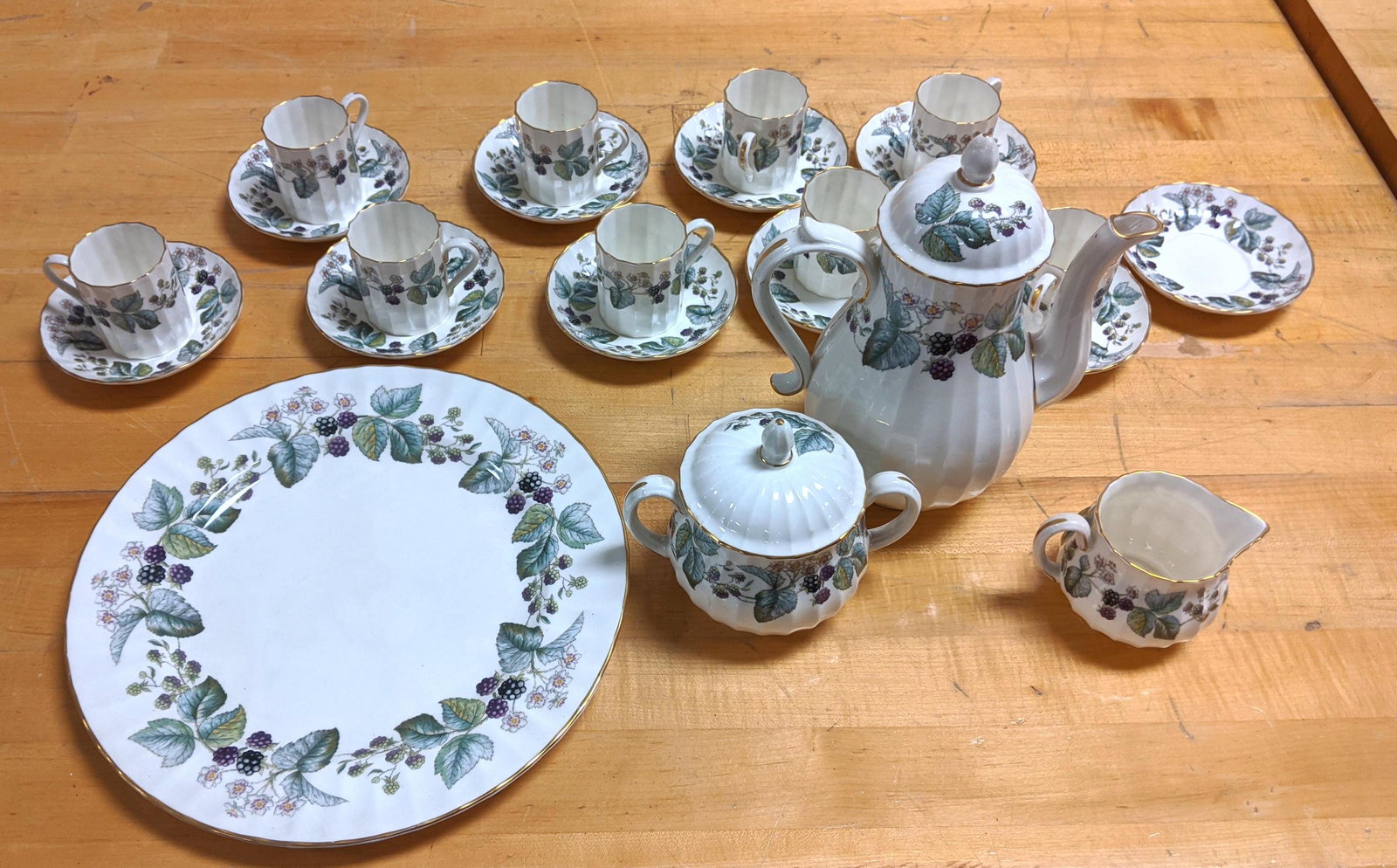 Royal Worcester LAVINIA  Tea  Set  Service. (1 of 6)