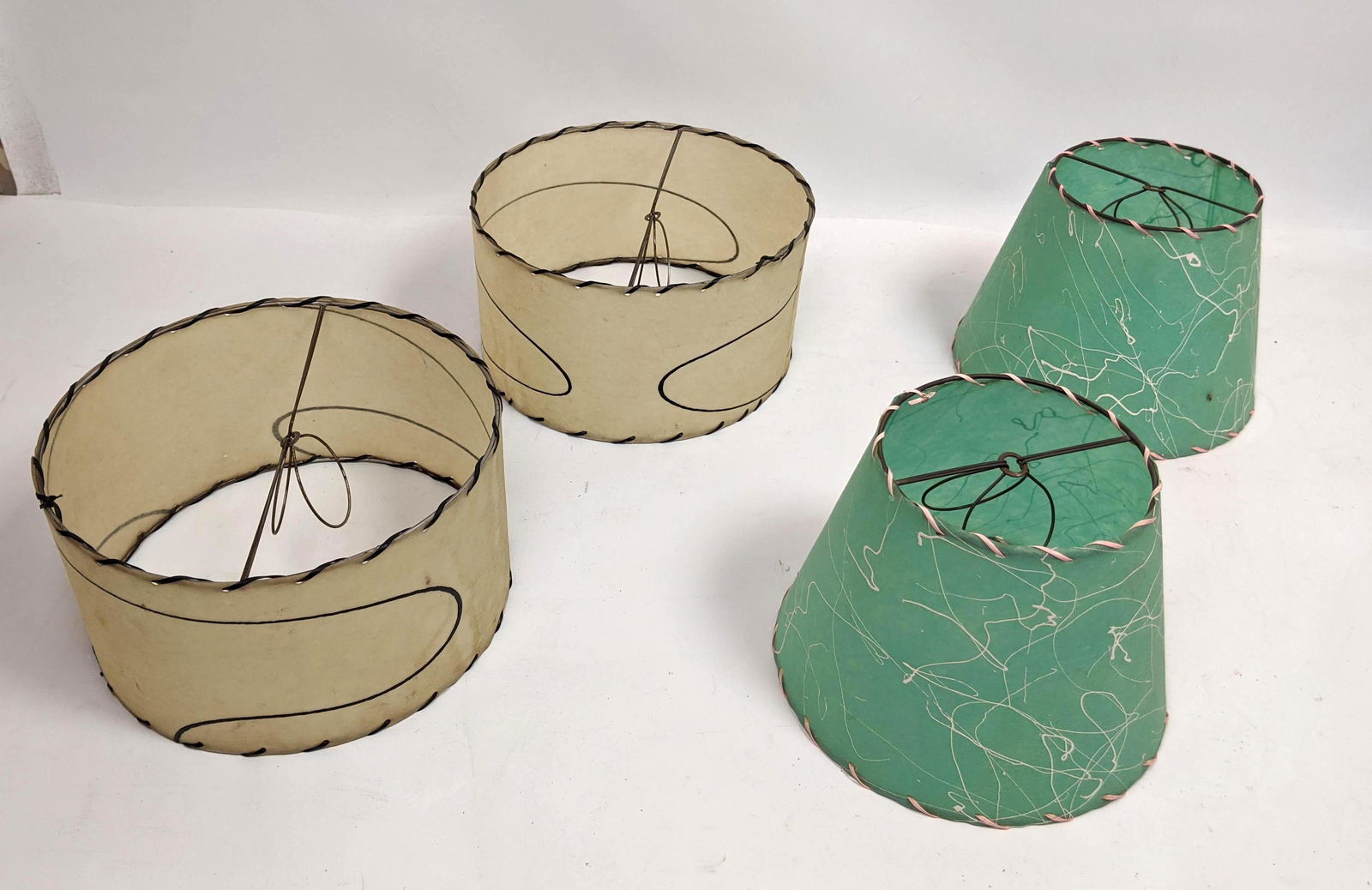 4 pcs Mid Century Modern  50s Modern Lamp Shades. (1 of 6)