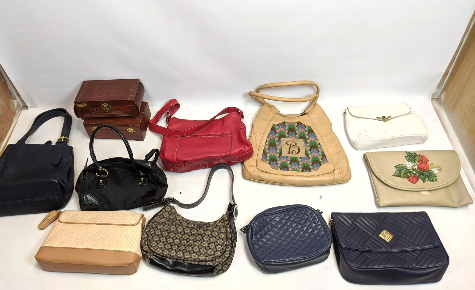 10pcs Vintage Handbags Purses.  Plus 2 wood boxes. (1 of 9)