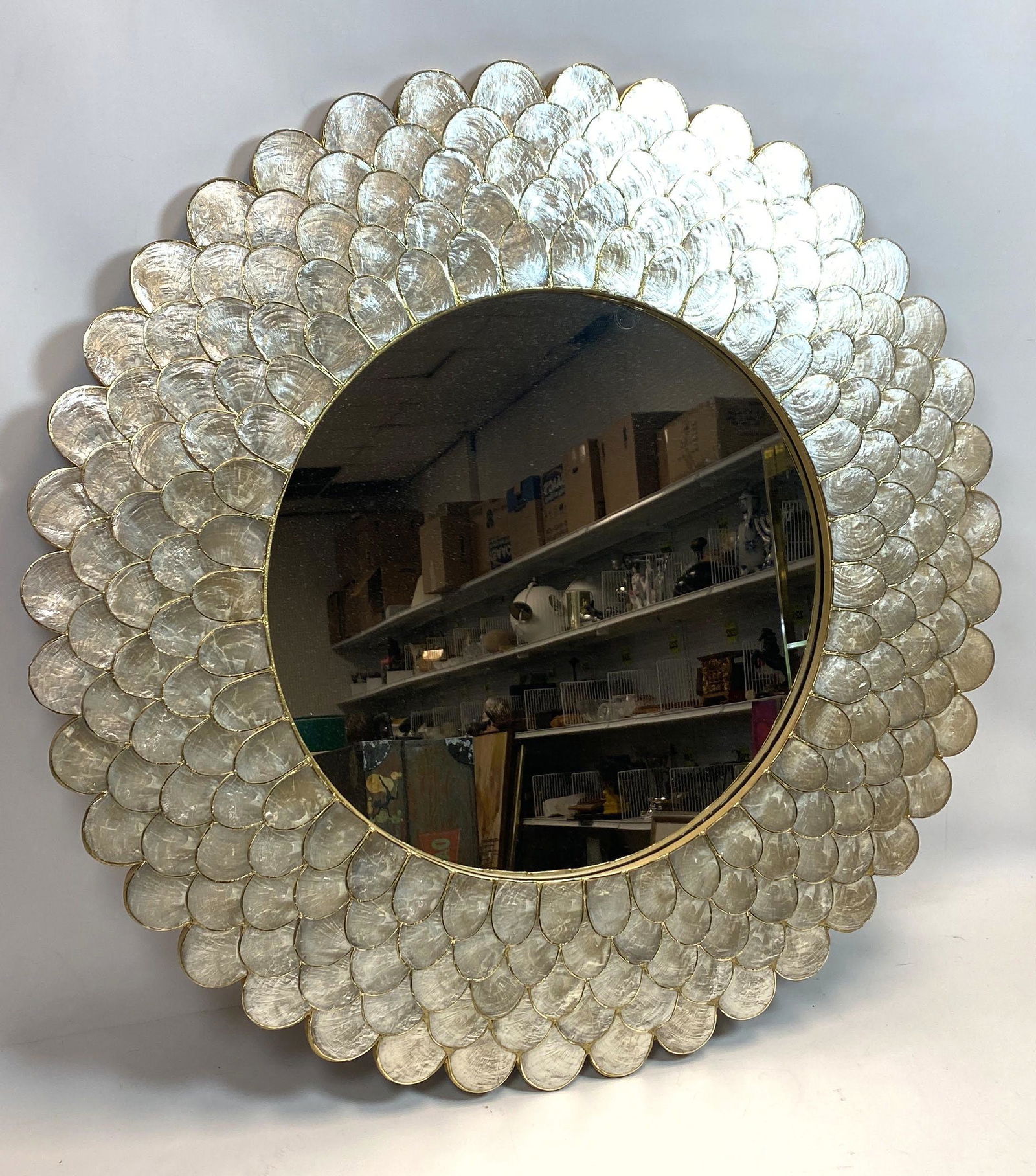 Decorative Round Mirror Shell Design. (1 of 3)