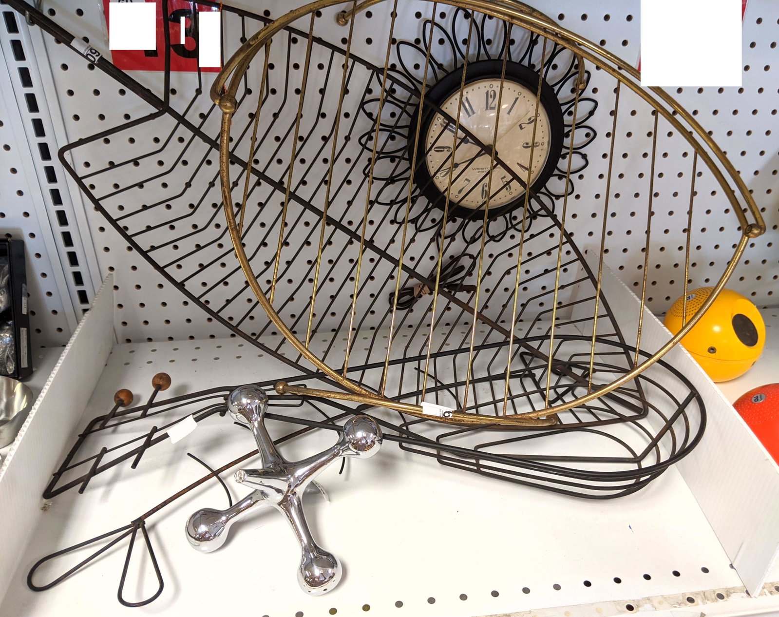 Lor Mid Century Modern Wire Ware. and Metal JAX. Tabl: Lor Mid Century Modern Wire Ware. and Metal JAX. Tableware and wall art. -- Dimensions: --- These group lots are sold AS IS and have only been minimally inspected. Bidders should expect there could be