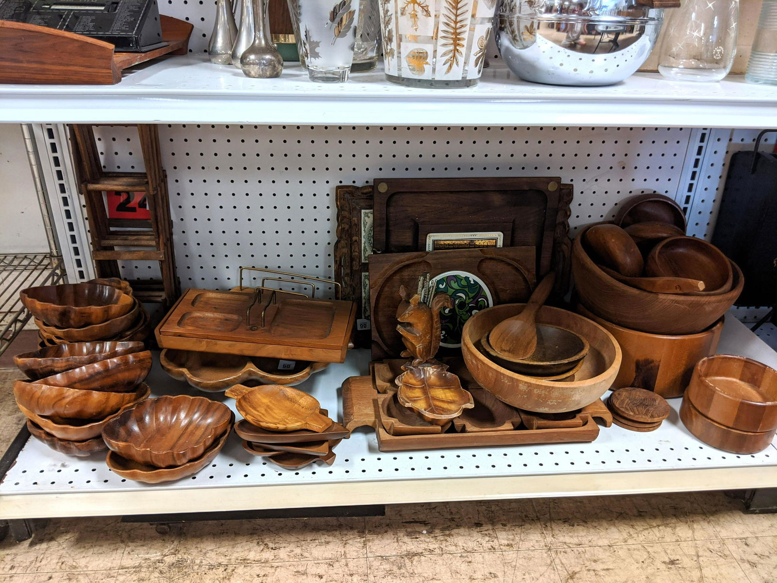 Large Wooden Ware Lot, Kitchen ware, Bowls etc. (1 of 10)