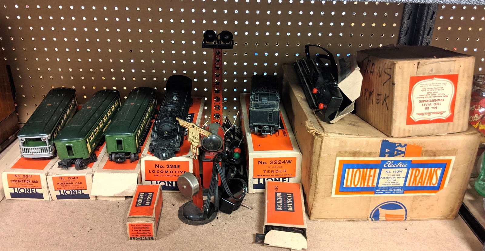 Train Set Shelf Lot. Pullman Cars, 2224E Locomotive, Li (1 of 7)