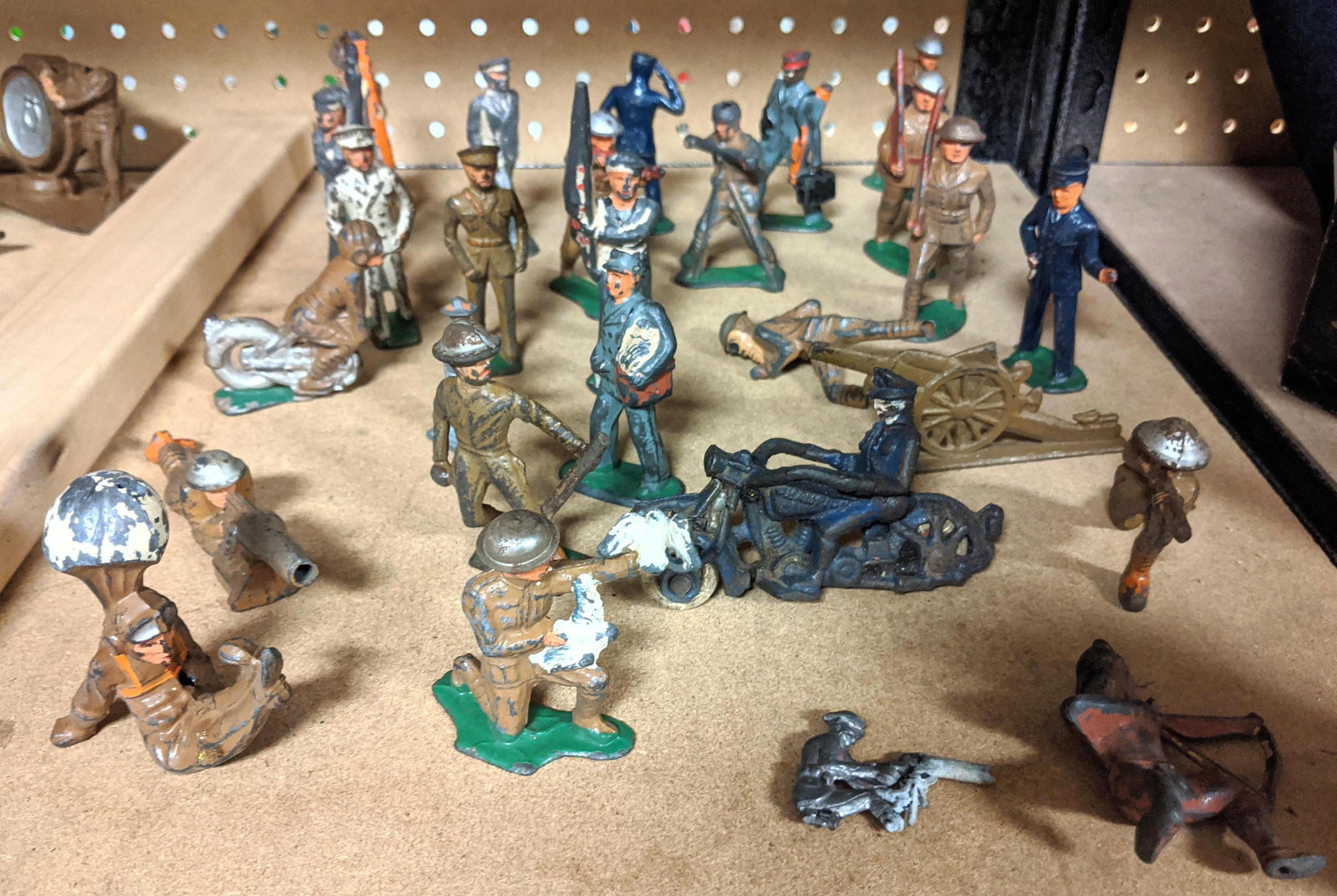 Vintage Metal and Lead Soldiers. (1 of 8)