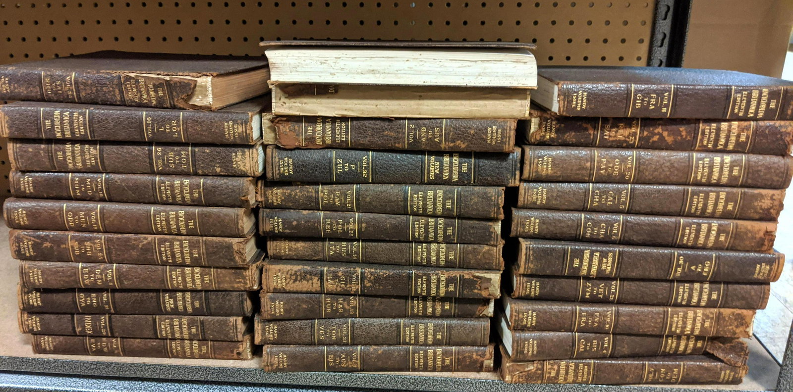 Leather bound Encyclopedia 6/18/2020  Britannica Book S (1 of 4)