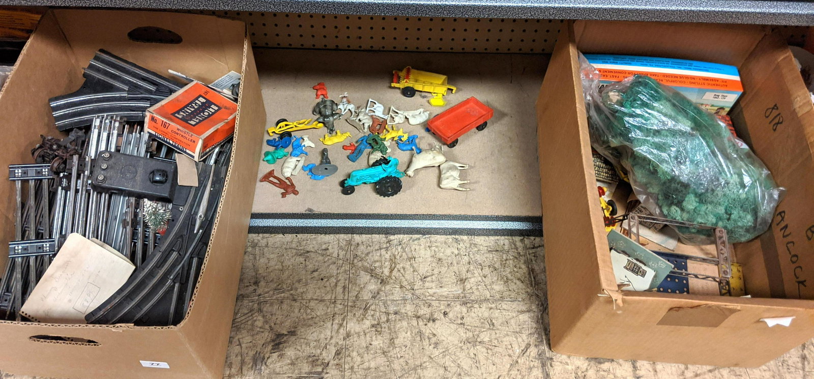Train and Toy Lot. Plasticville, Plastic figures, Track (1 of 6)