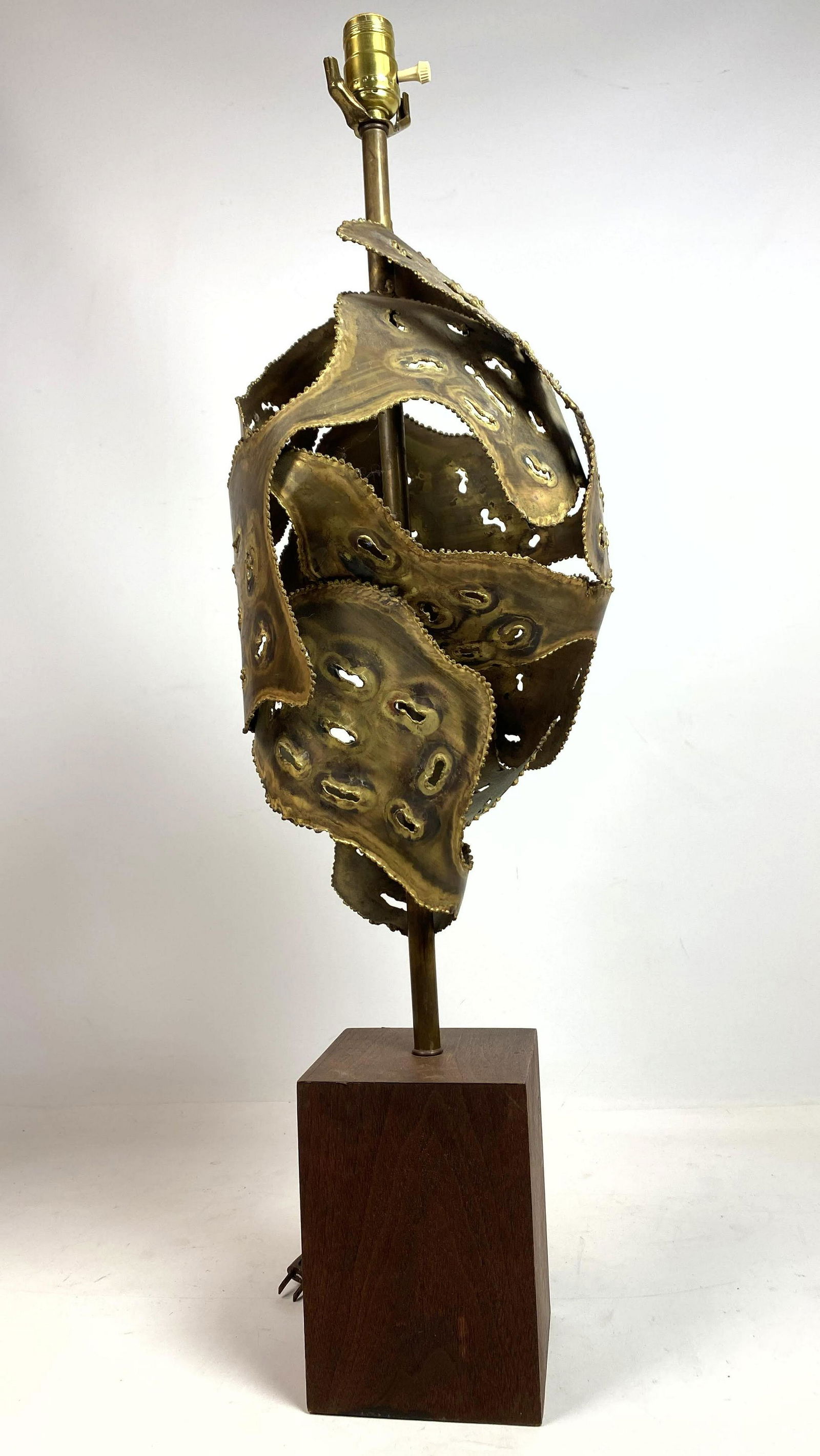 TOM GREENE Style Sculptural Table Lamp. Cut and welded. (1 of 7)