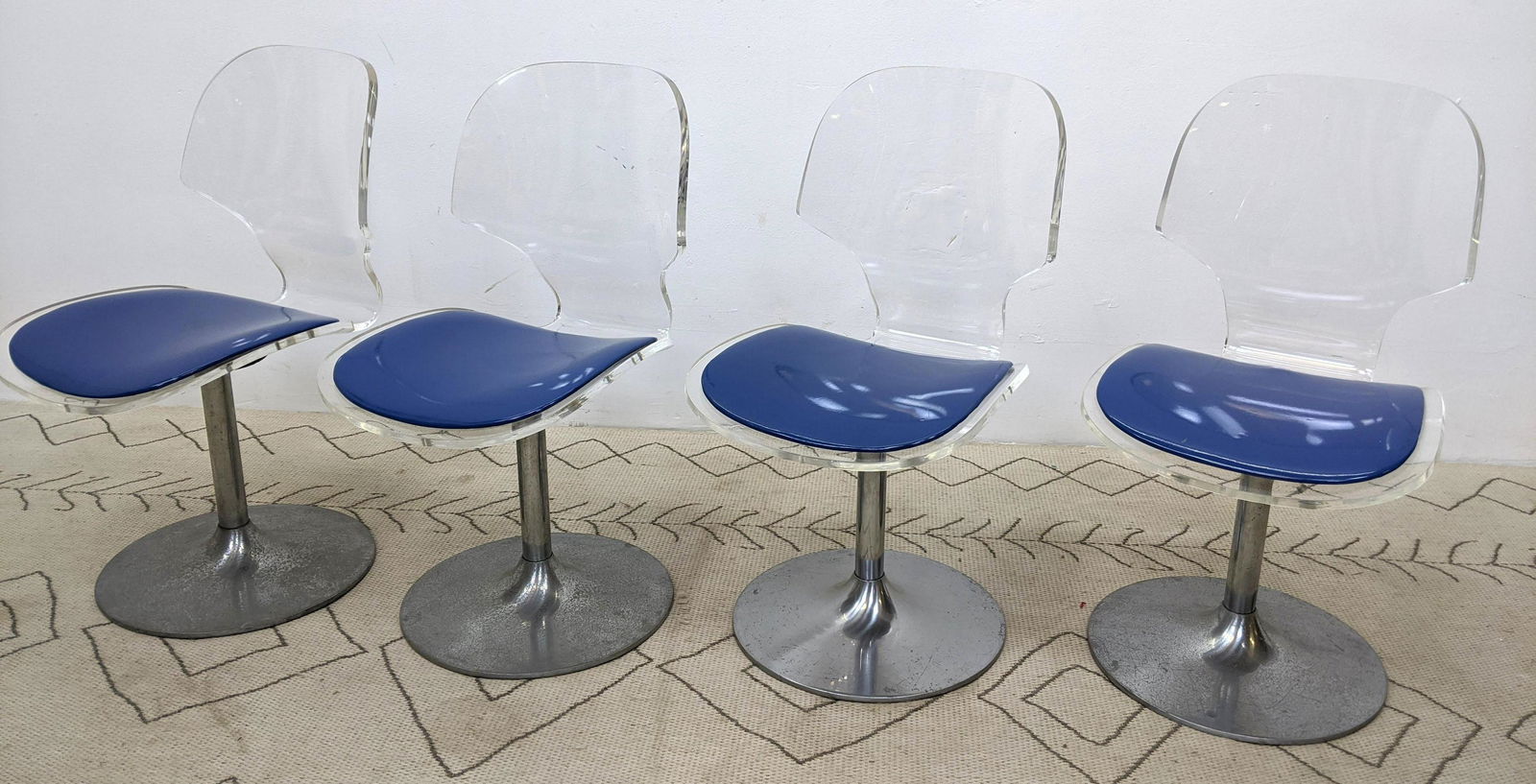 Set 4 HILL MANUFACTURING Lucite Chair with Pedestal Bas (1 of 9)