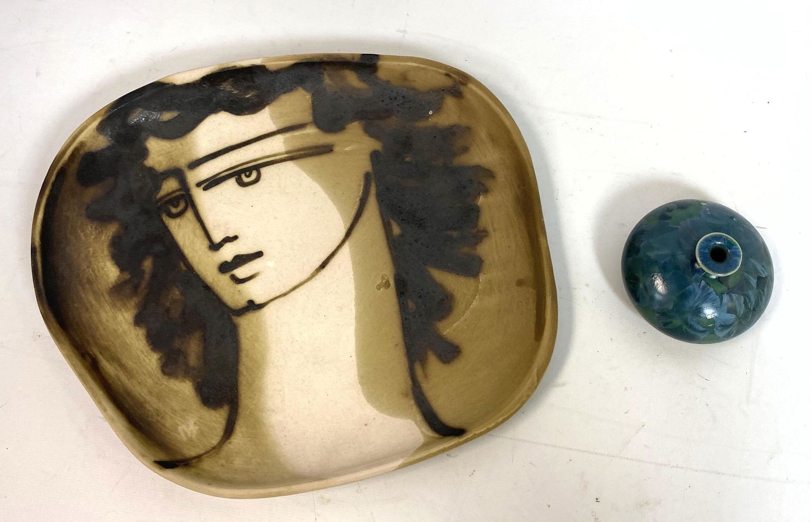 2pc Mid Century Pottery Lot. Figural plate charger, uns (1 of 10)