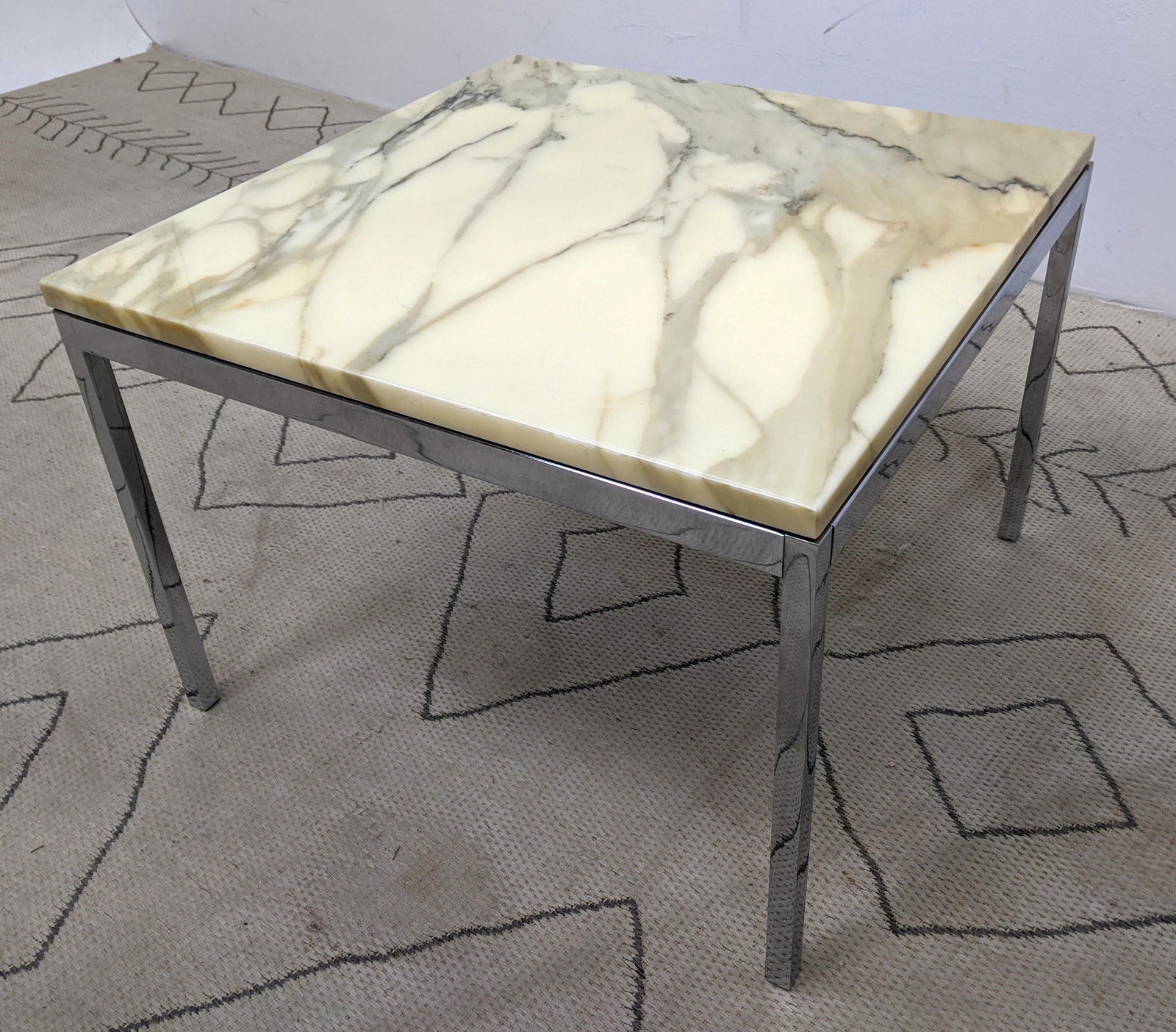 Florence Knoll Attribute Side Table with Lacquered Marb (1 of 10)