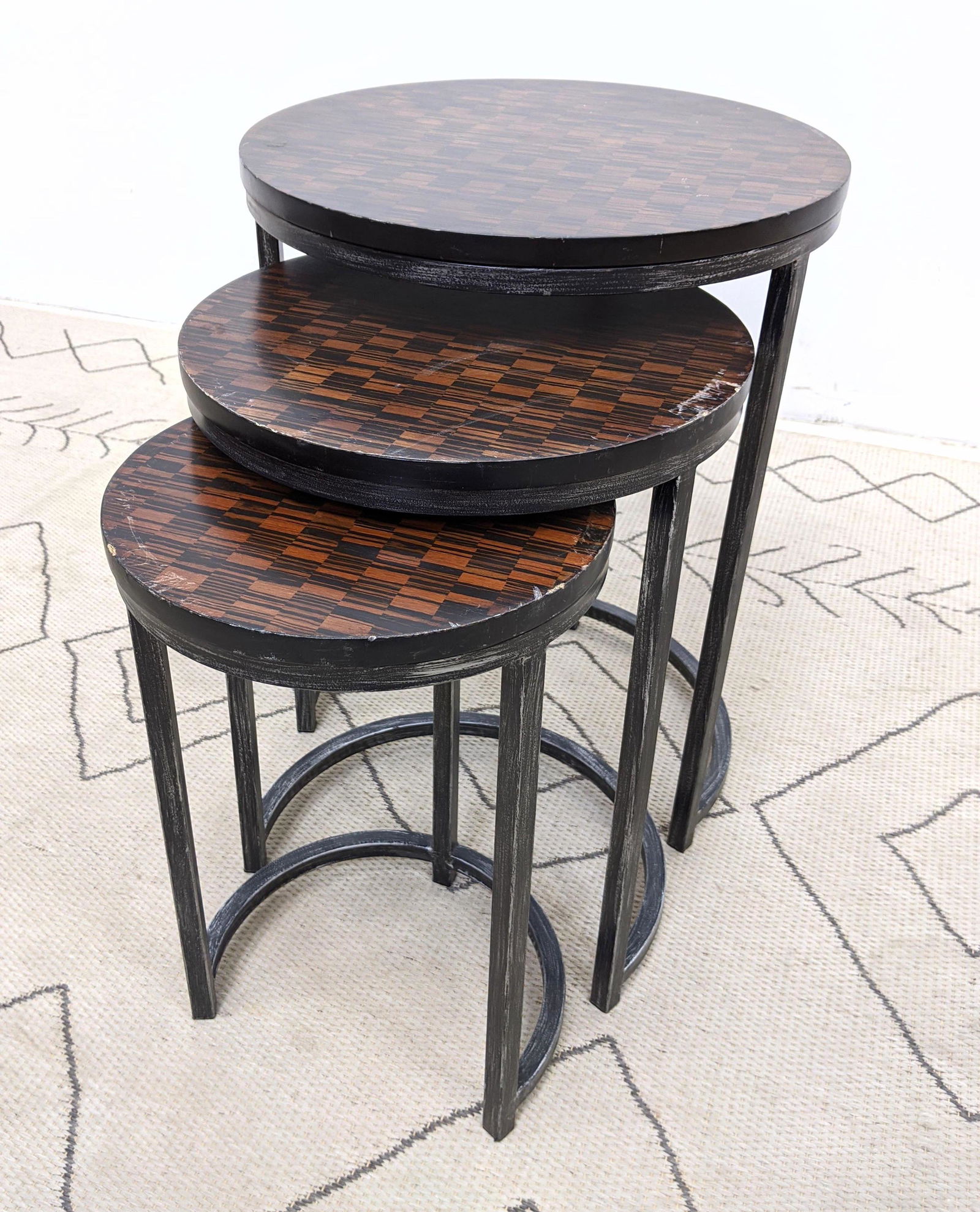Contemporary 3pc Set  Nesting Tables. (1 of 9)