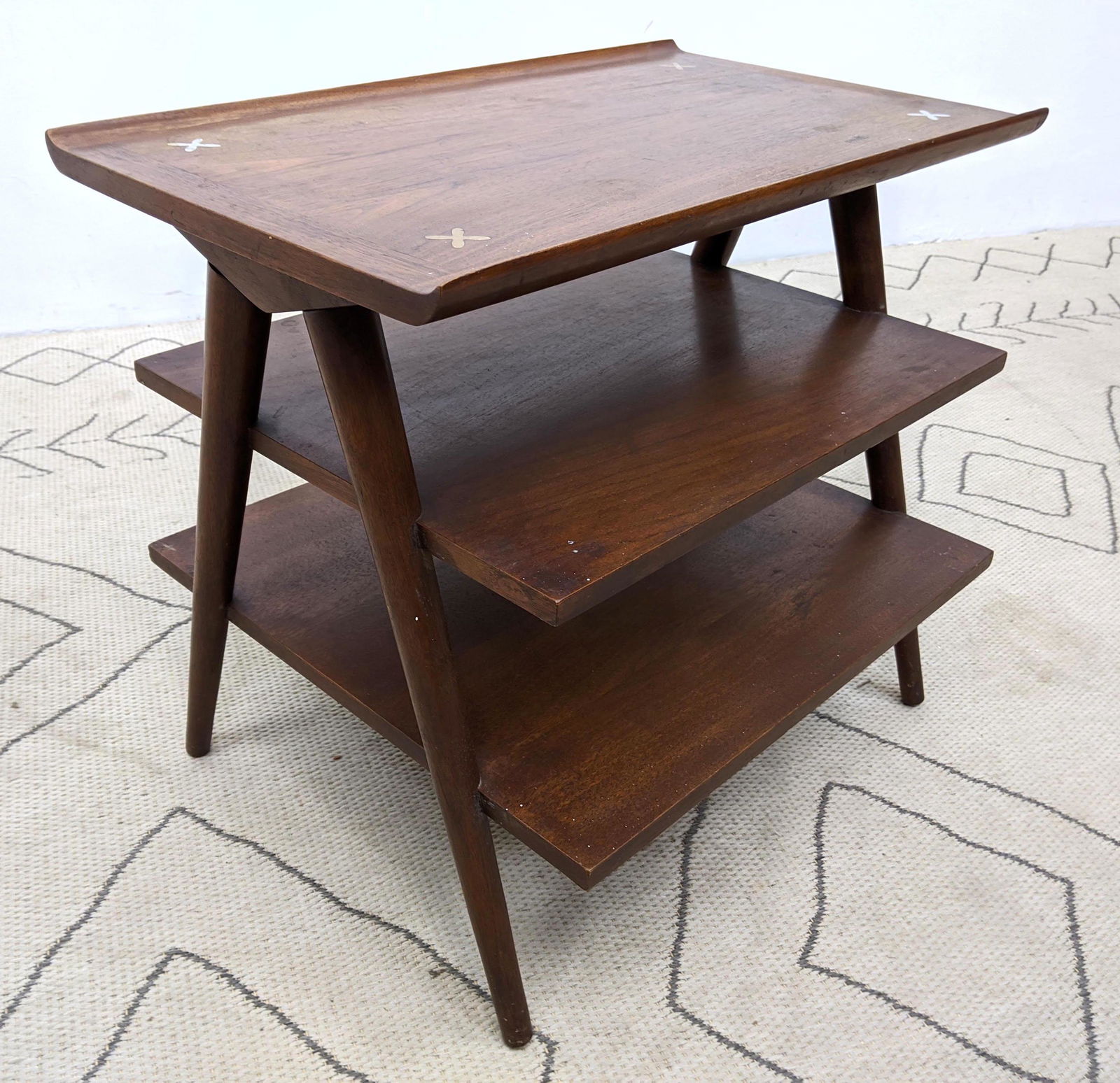 American of Martinsville 3 Tier Side End Table.  Tapere (1 of 13)