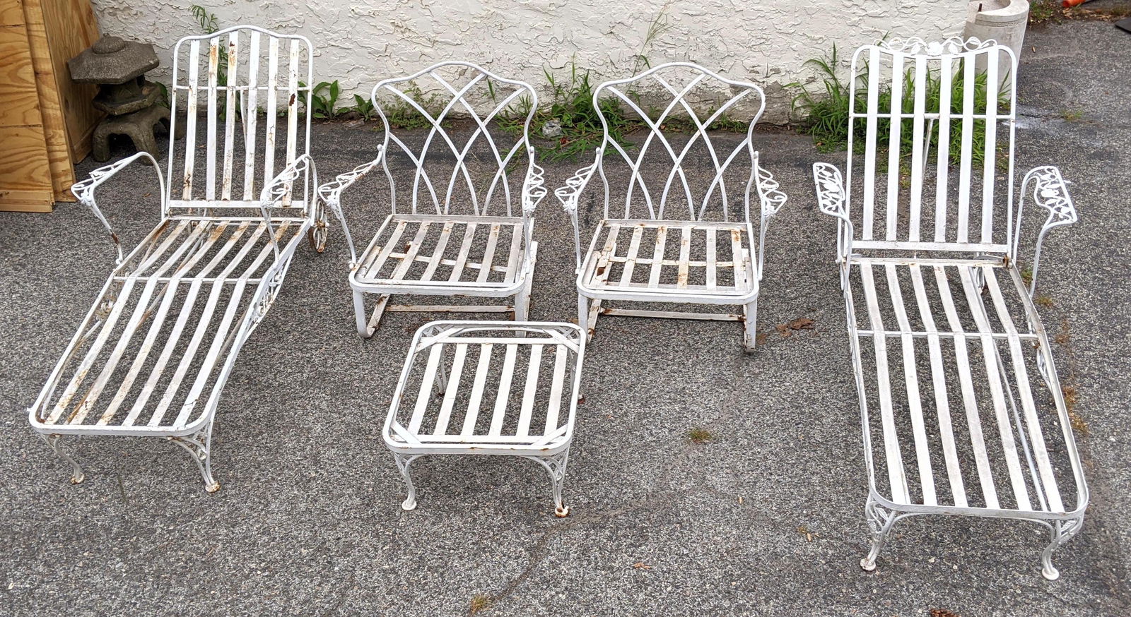 5pcs Iron Patio Furniture. 2 Chaise Lounges and 2 Chair (1 of 9)