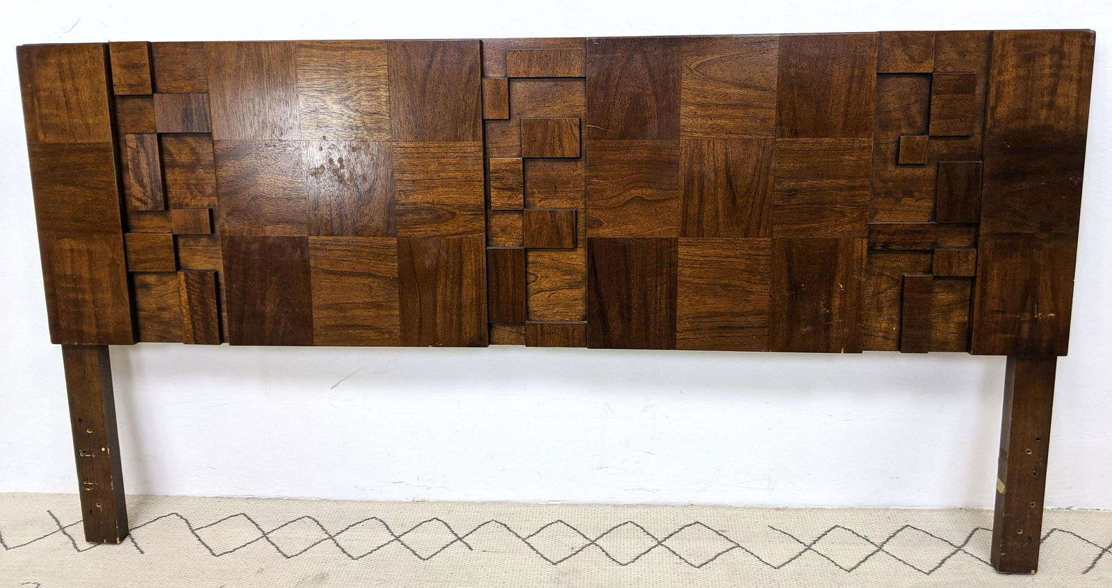 LANE Dimensional Block Head Board. American Modern Waln (1 of 15)