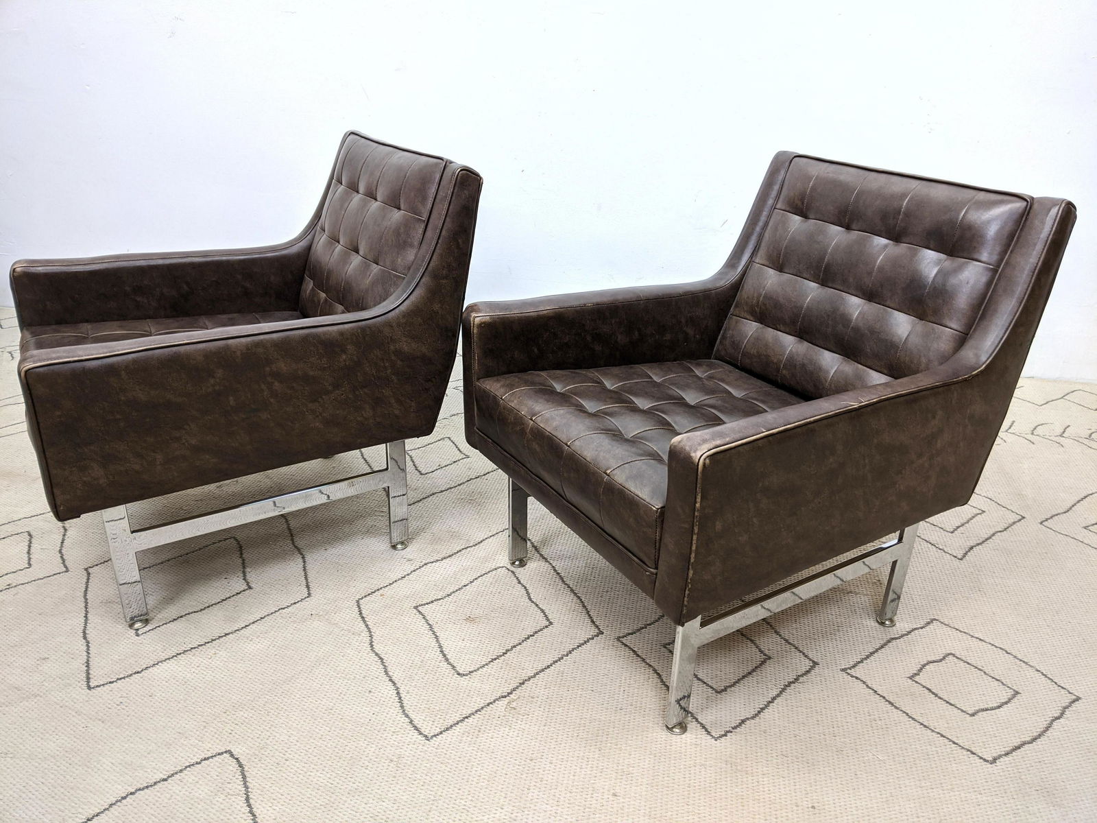 MONARCH Mid Century Modern Lounge Chairs with Milo Baug (1 of 15)