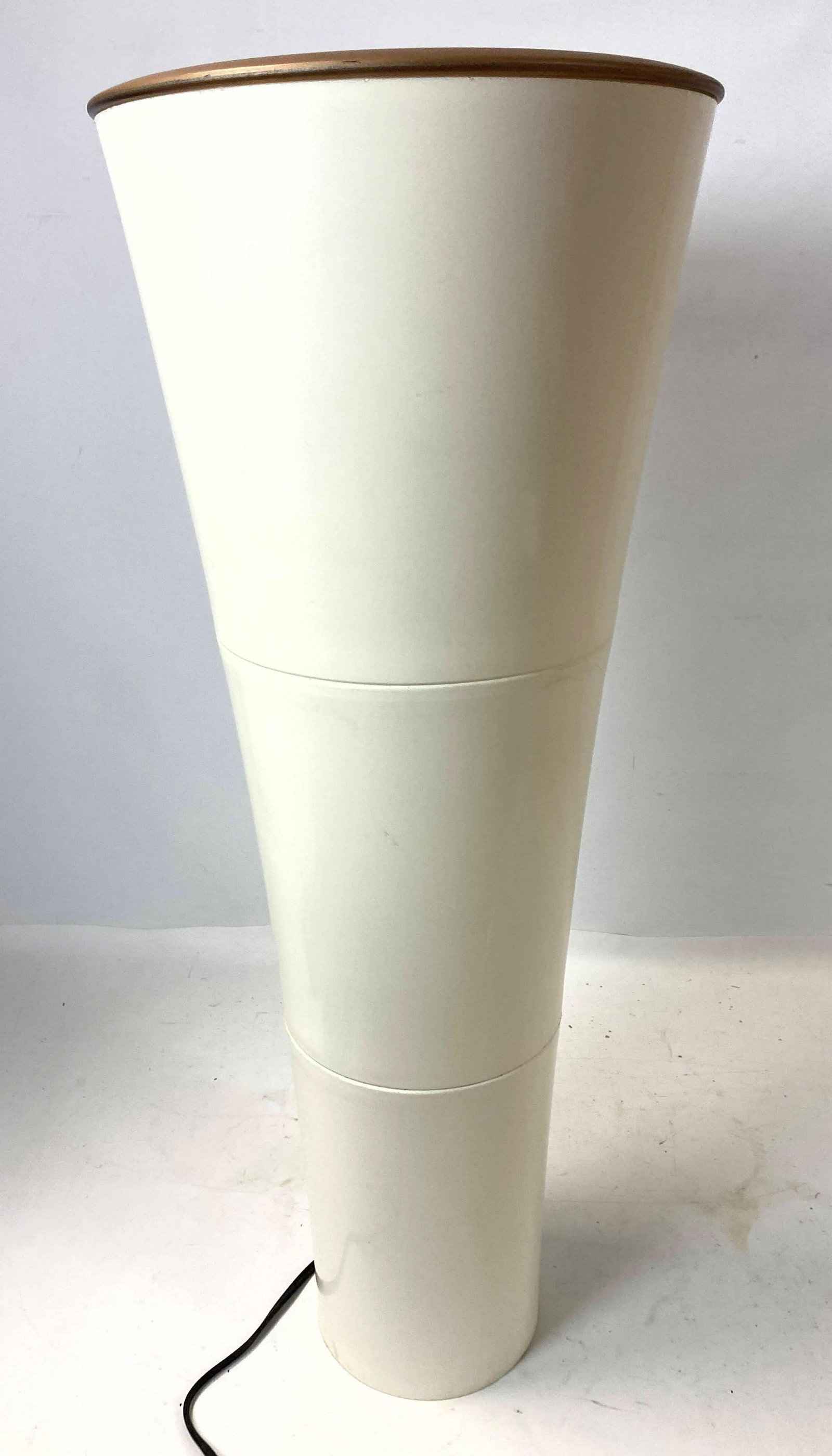 32 inch plastic floor lamp spot light. (1 of 4)