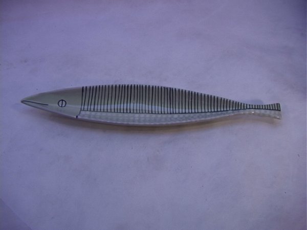 RAYMOR Ceramic Fish Dish Plate ITALIAN. Mk'd Italy: RAYMOR Ceramic Fish Dish Plate ITALIAN. Mk'd Italy. Remnants of Raymor paper label. Has two holes for hanging. Dimensions: H: 1.5 inches: W: 19 inches: D: 3.5 inches Condition (General) Please contact