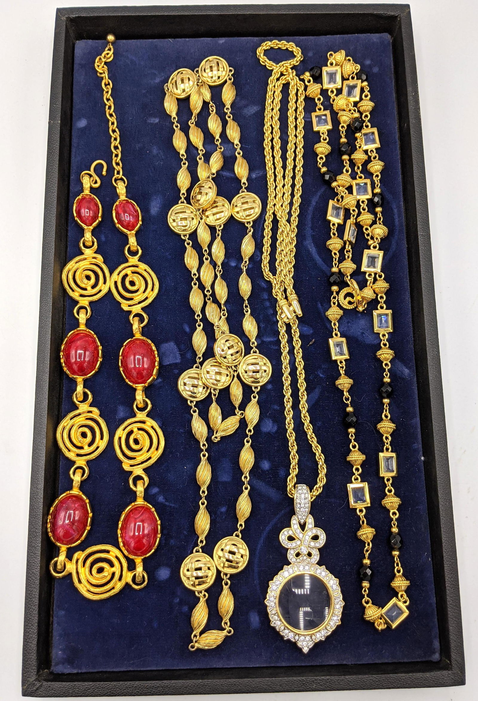 4pc Costume Jewelry Gold Tone Necklaces. 2pc ST. JOHN. (1 of 7)