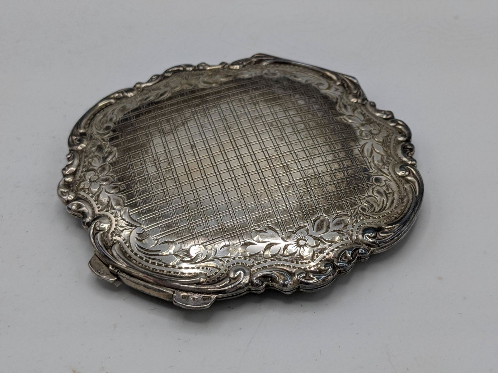900 Silver Antique Tooled Ladies Compact. Marked 900 wi (1 of 8)