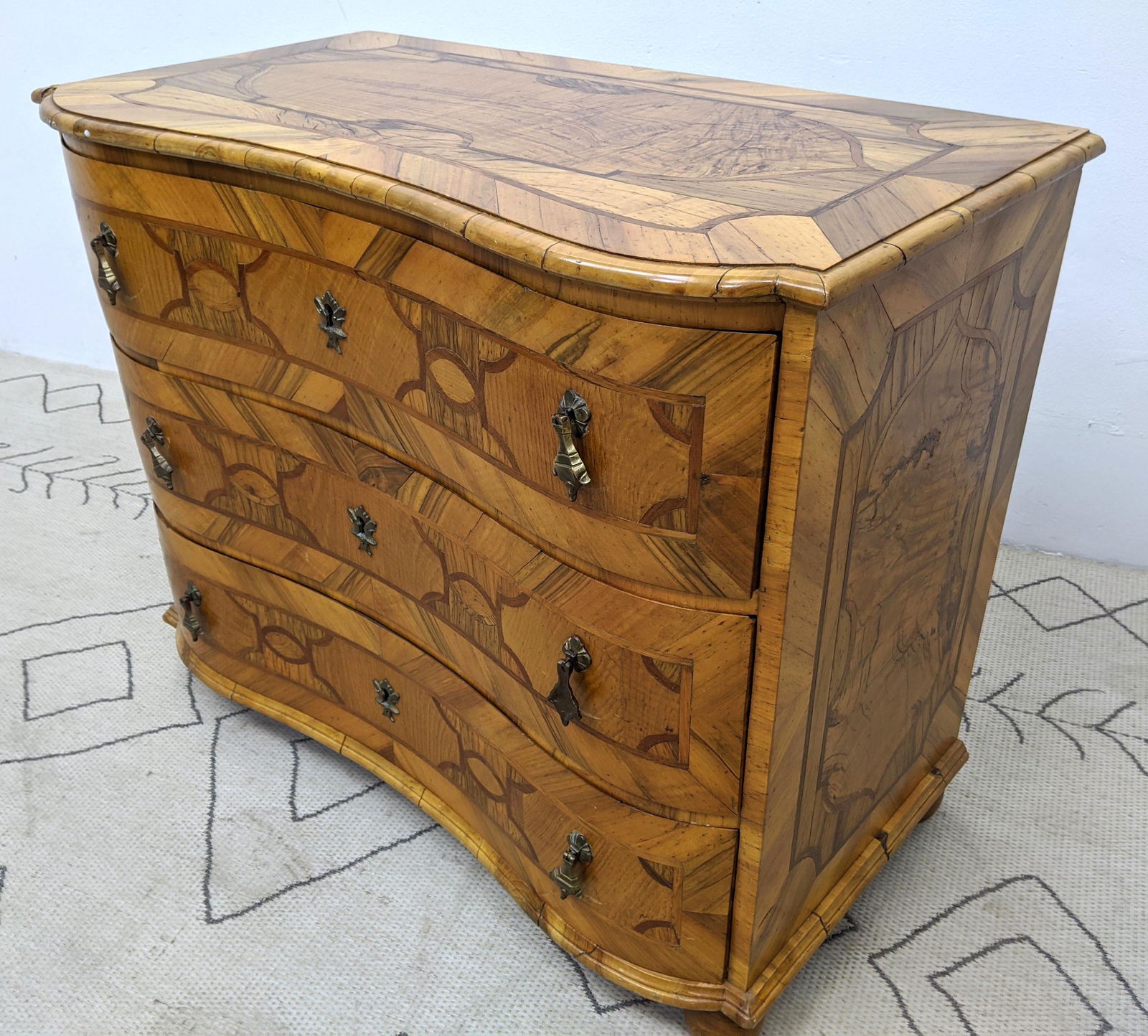 Antique Italian Style Inlaid Commode Dresser Chest. (1 of 10)