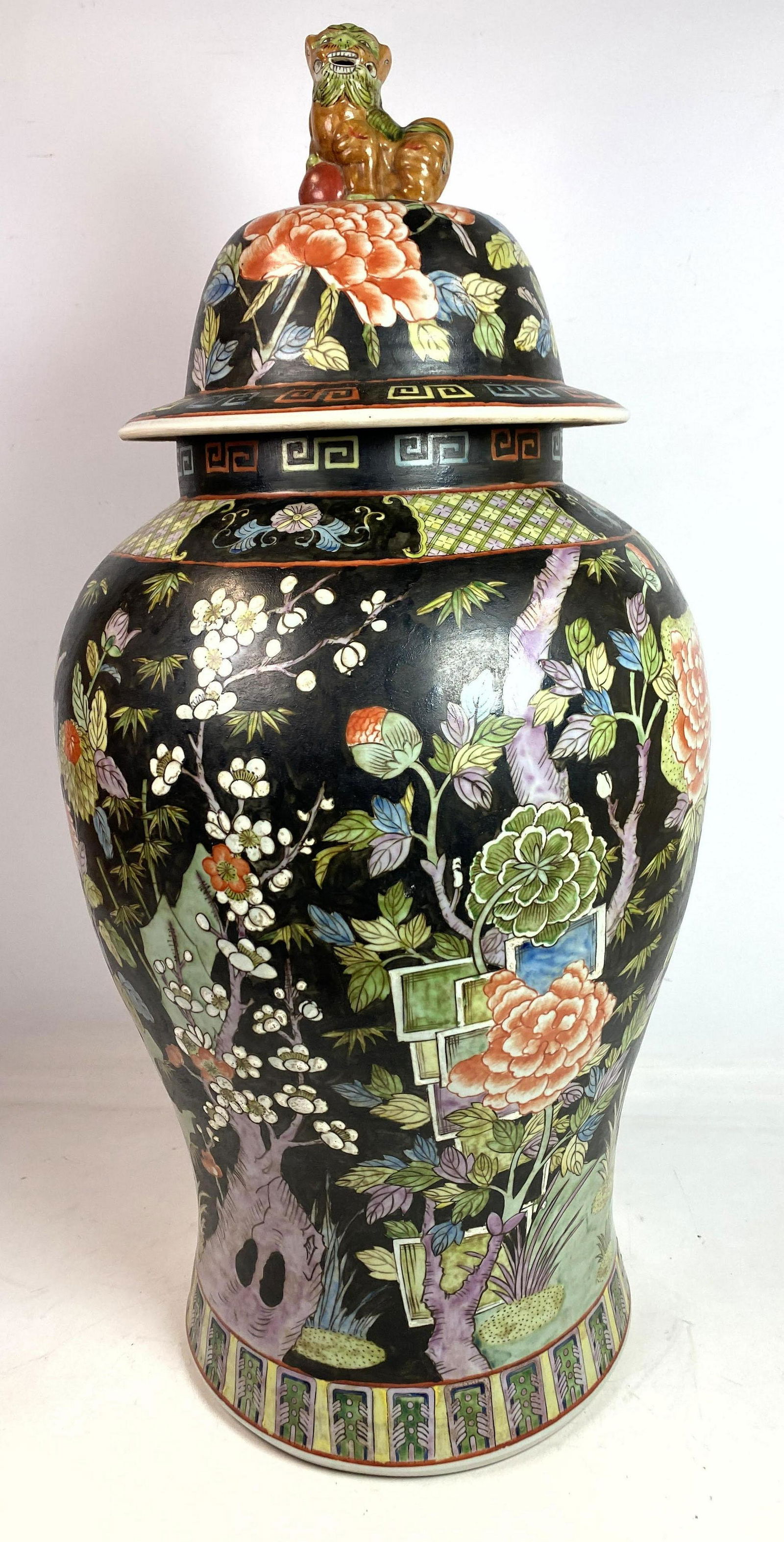 Large Chinese Porcelain Covered Urn. Floral decoration. (1 of 8)