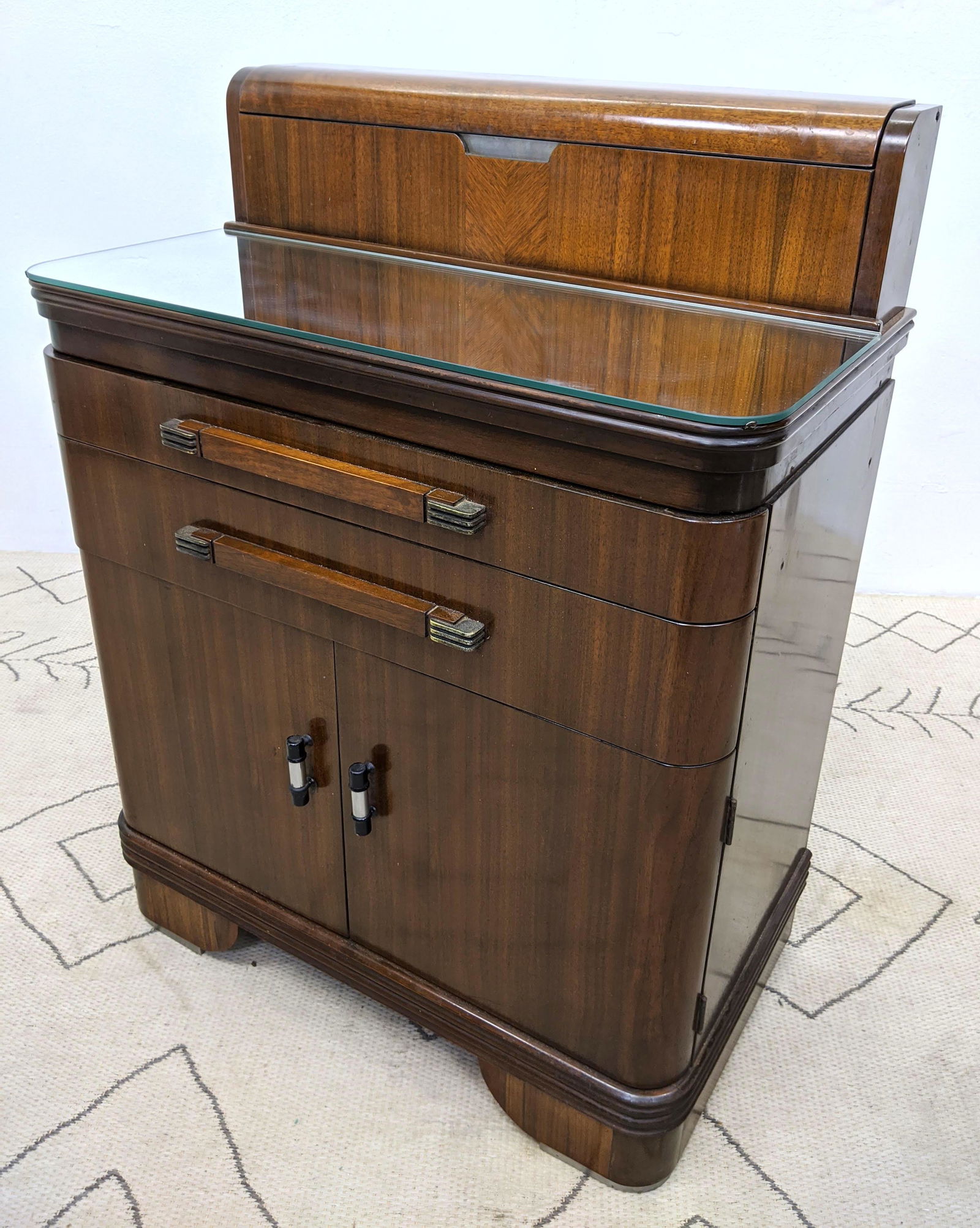 HAMILTON. Vintage Art Deco Dental Cabinet. Mirrored top (1 of 19)