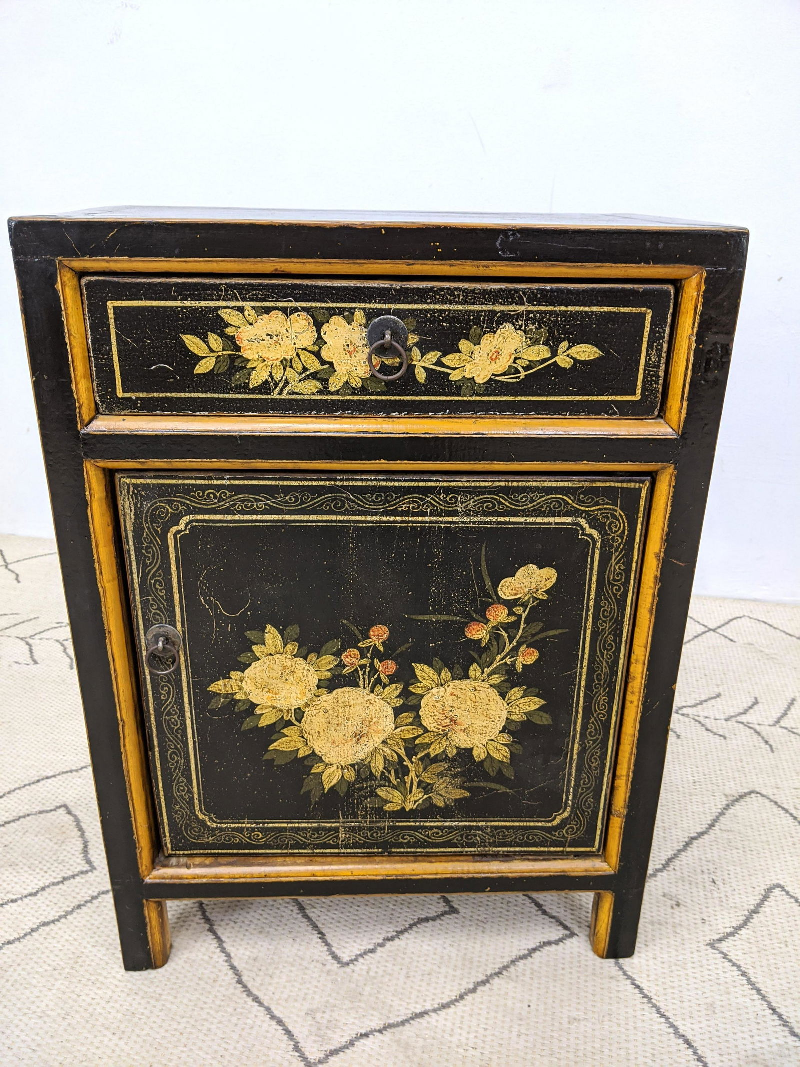 Chinese Style Paint Decorated Side Cabinet. (1 of 12)
