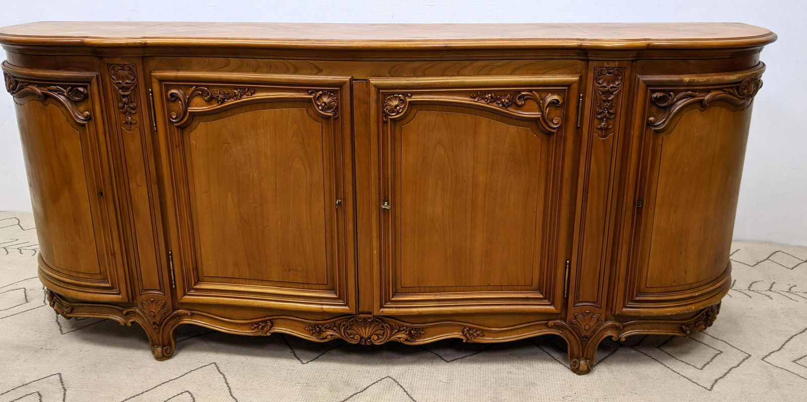 Large French Style Carved Sideboard Credenza Buffet Cab (1 of 9)
