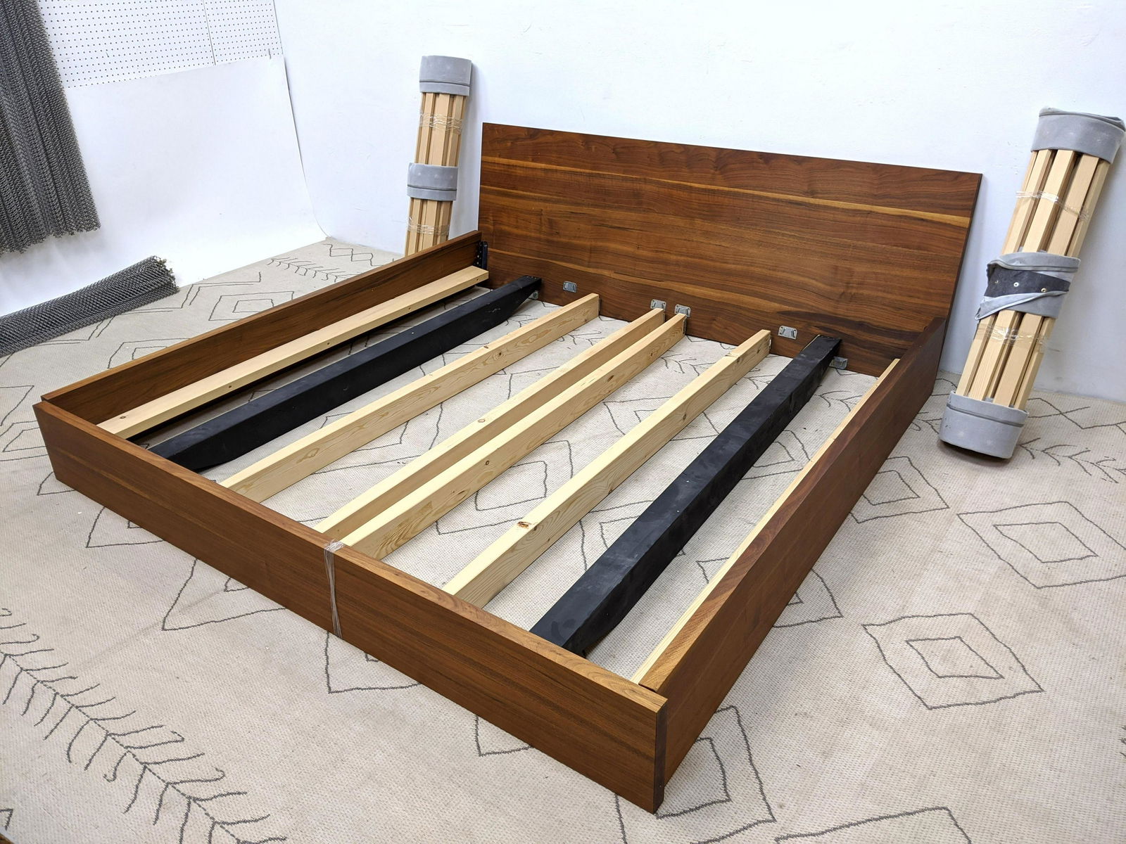 Contemporary Modern Plank Headboard Bed. Platform Bed. (1 of 15)