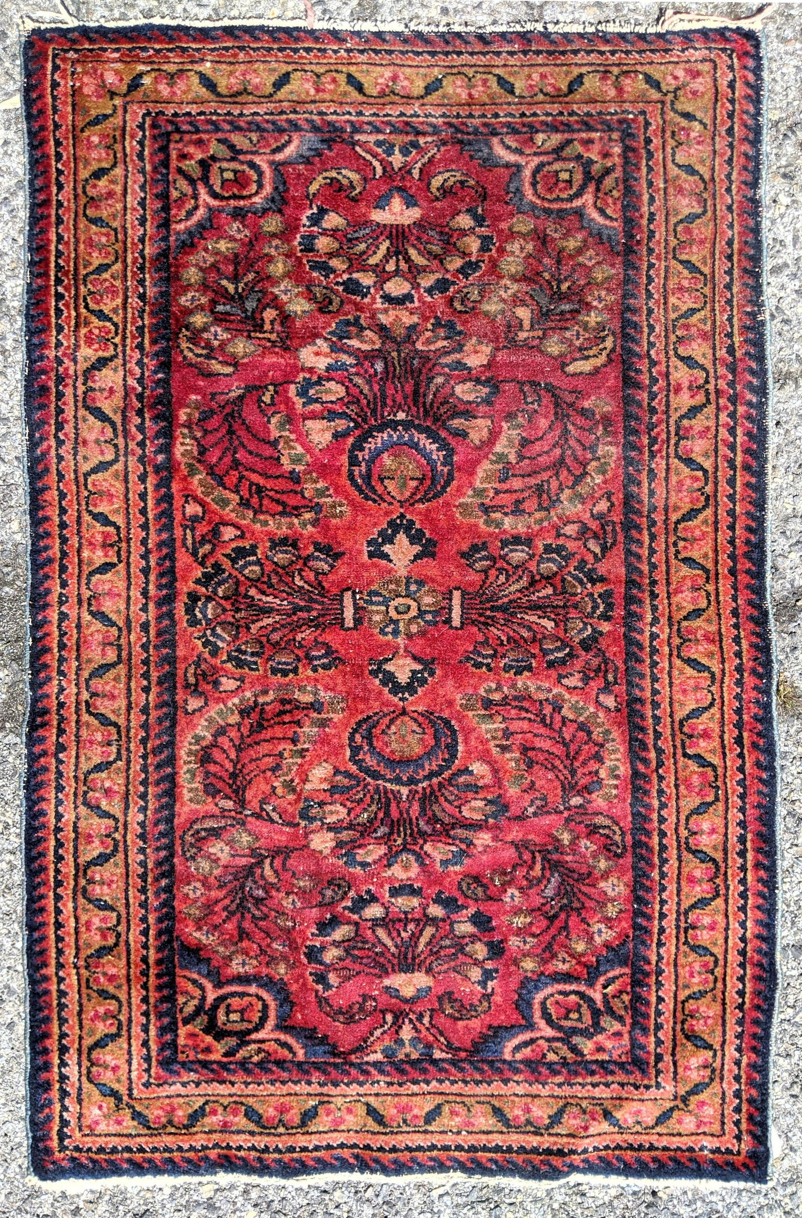 3'8x1'10 ORIENTAL SAROUK THROW CARPET RUG. RED FIELD. (1 of 8)