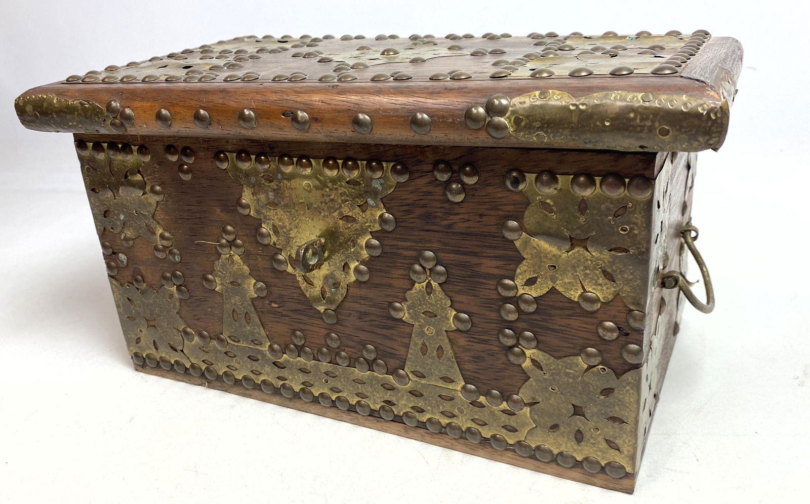 Arts and Crafts Brass Bound Box. Treasure chest form. (1 of 11)