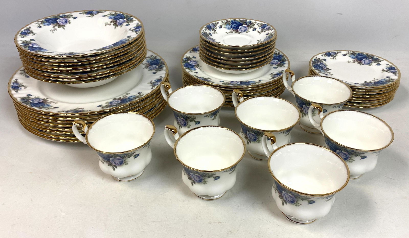 46pcs ROYAL ALBERT Dinnerware.  MOONLIGHT ROSE China se (1 of 8)