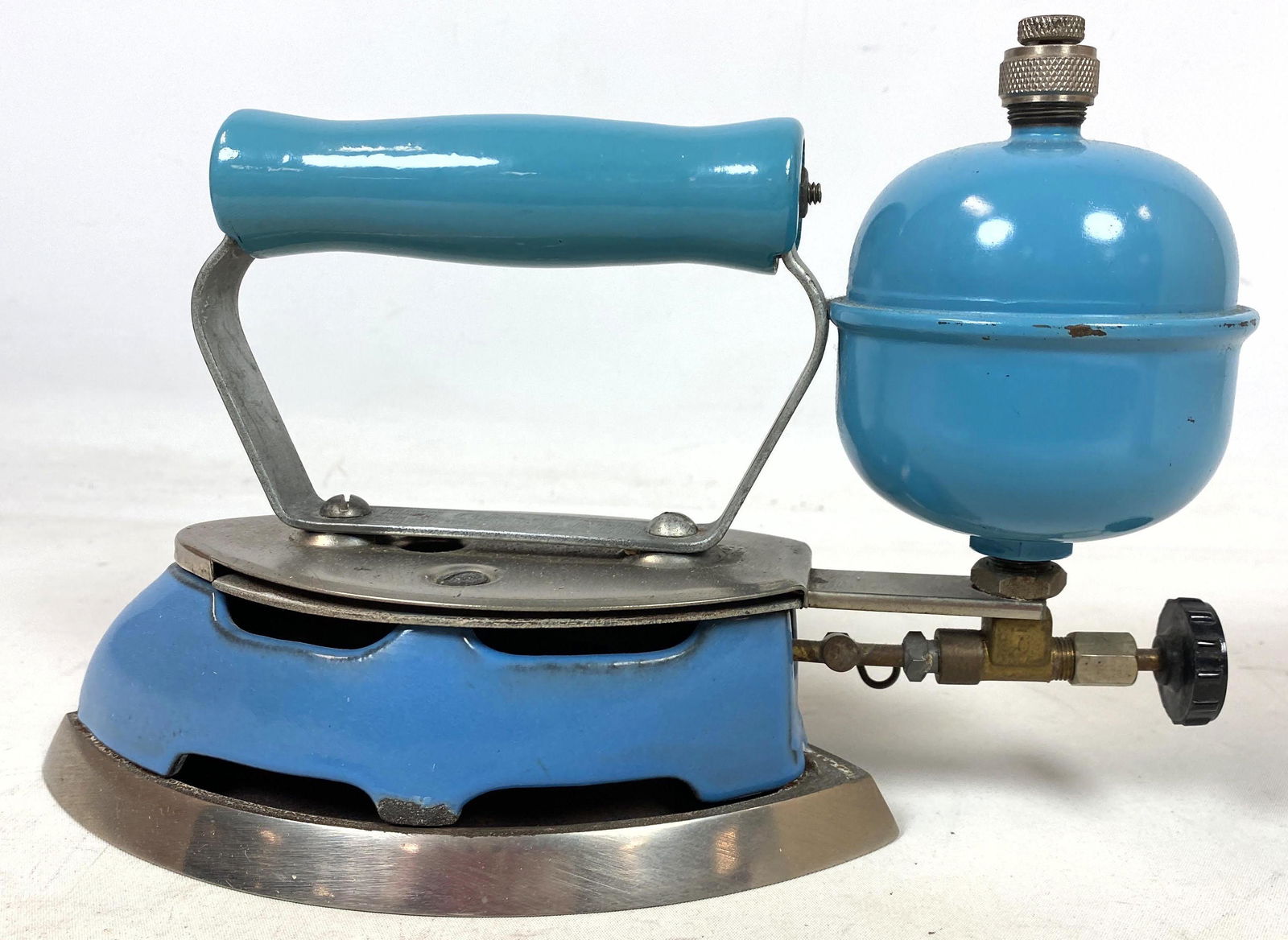 Coleman Instant Lite Gas Iron. 4A.  Blue (1 of 8)