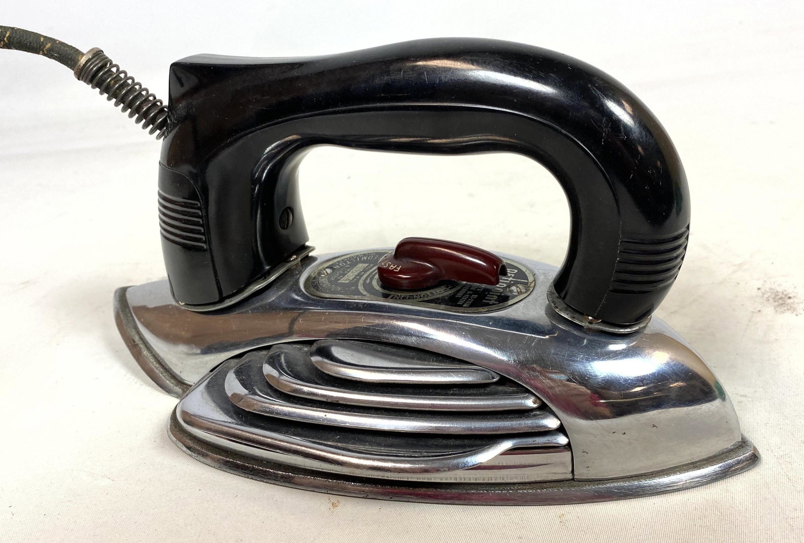 PETIPOINT Art Deco Iron with Fins. Looks like it could: PETIPOINT Art Deco Iron with Fins. Looks like it could fly away.-- Dimensions: --- US Shipping charge: $35 Plus insurance at a rate of $1 per hundred.