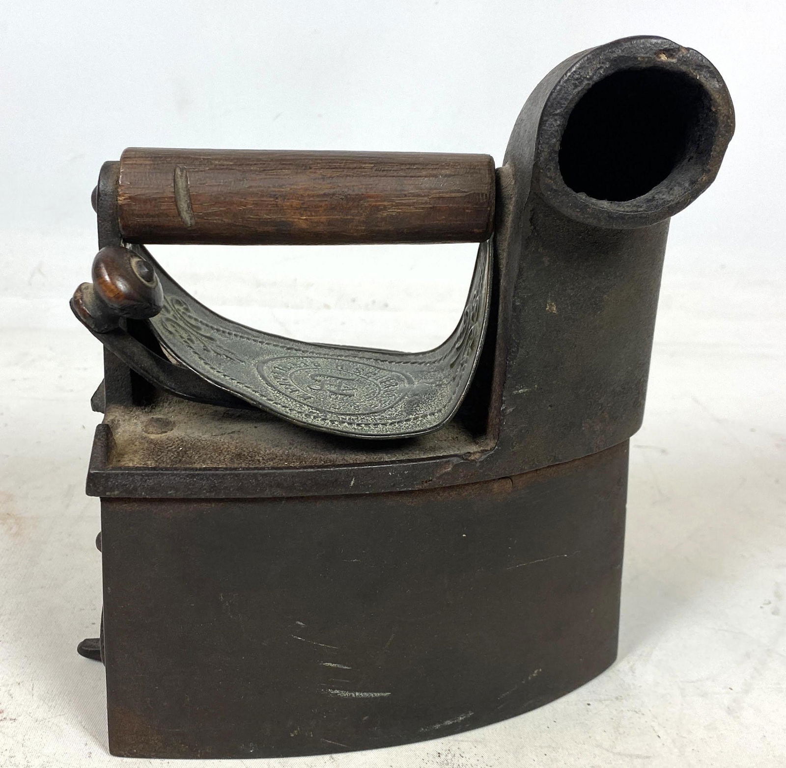 Antique Schurhofer Iron. Cast Iron case marked 6 1/2: Antique Schurhofer Iron. Cast Iron case marked 6 1/2-- Dimensions: --- US Shipping charge: $35 Plus insurance at a rate of $1 per hundred.
