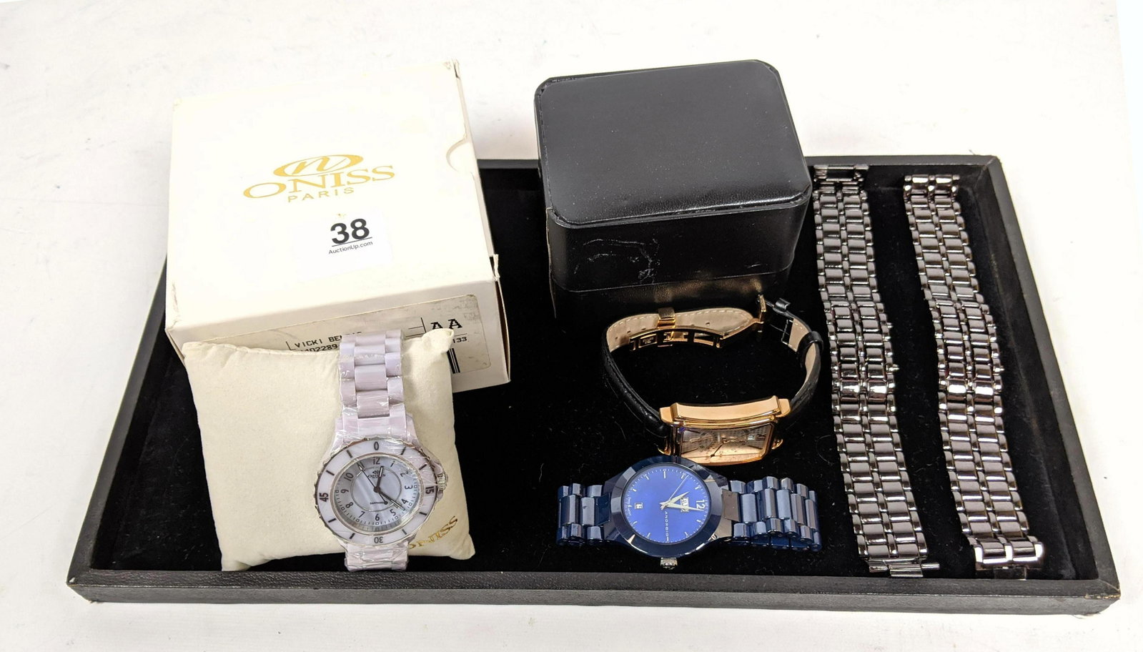 5pc Men's contemporary Watch Lot. ONISS Paris with box.: 5pc Men's contemporary Watch Lot. ONISS Paris with box. ANDROID, DANIEL STEIGER "Finesse", two LED gun metal watches-- Dimensions: H: 8.5 inches: W: 1 inches --- US Shipping charge: $15 Plus insurance