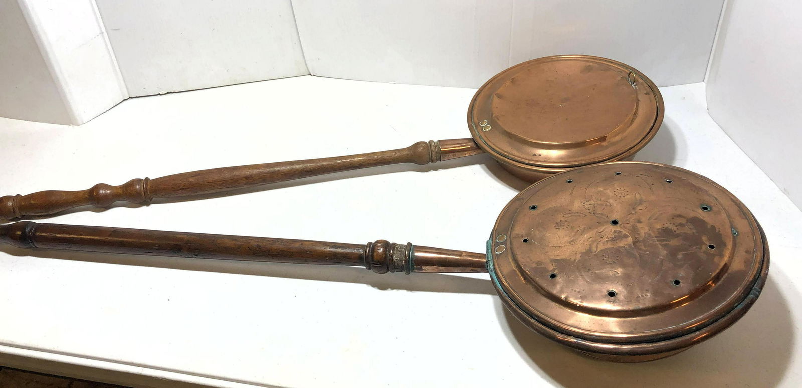 2 Vintage Copper Bed Warmers. (1 of 7)